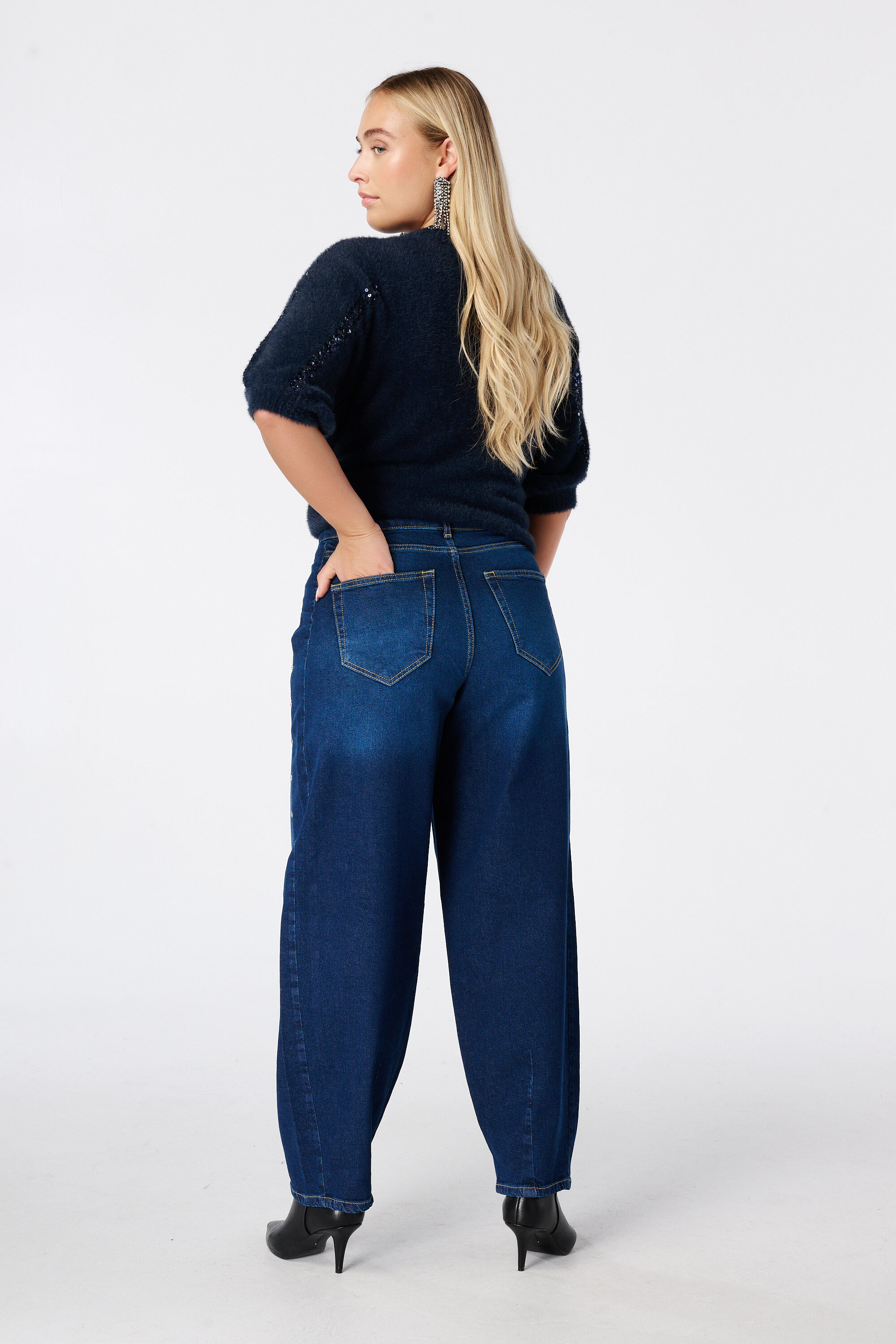 Barrel jeans met studs image number 1