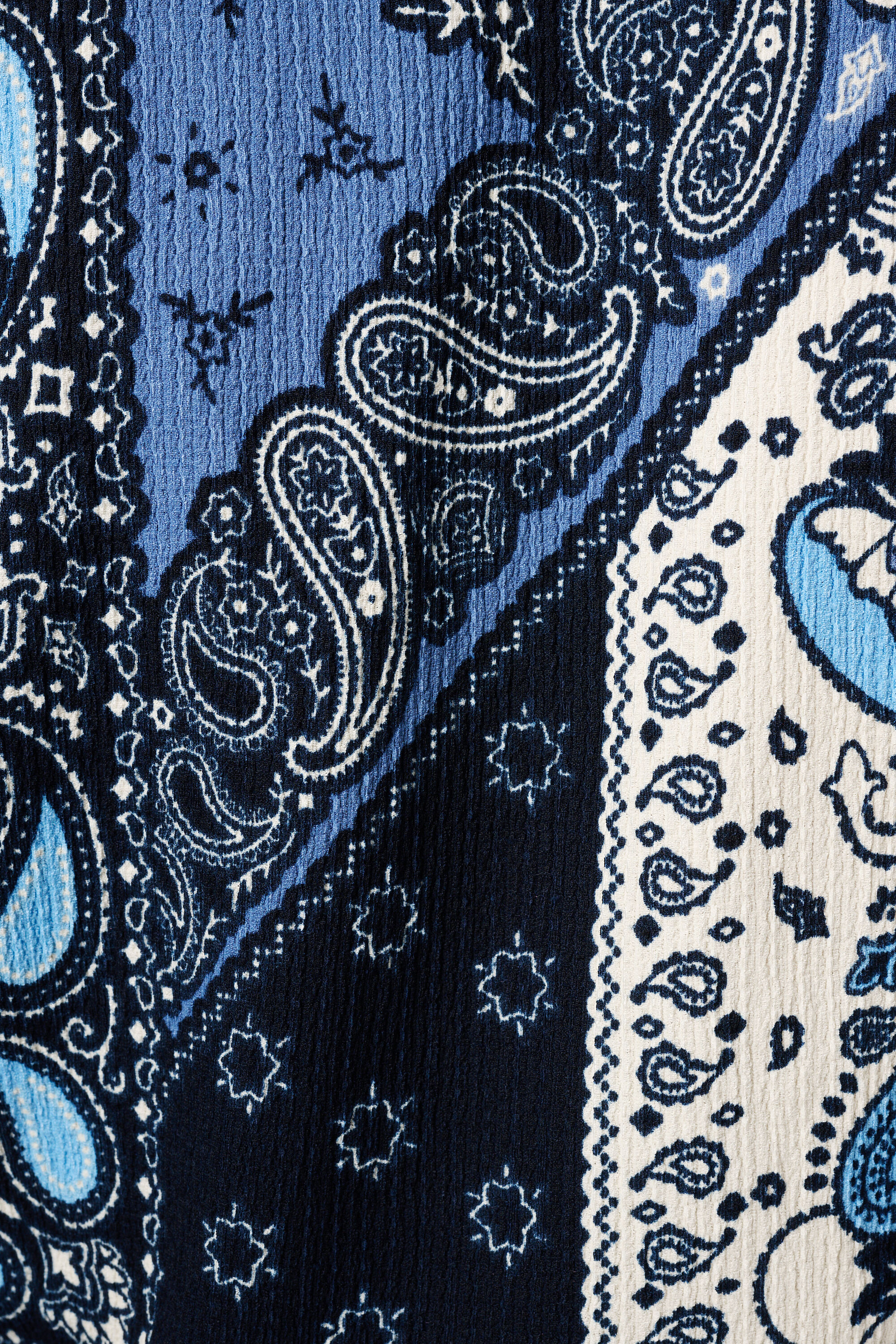 Top met print en subtiele details image number 6