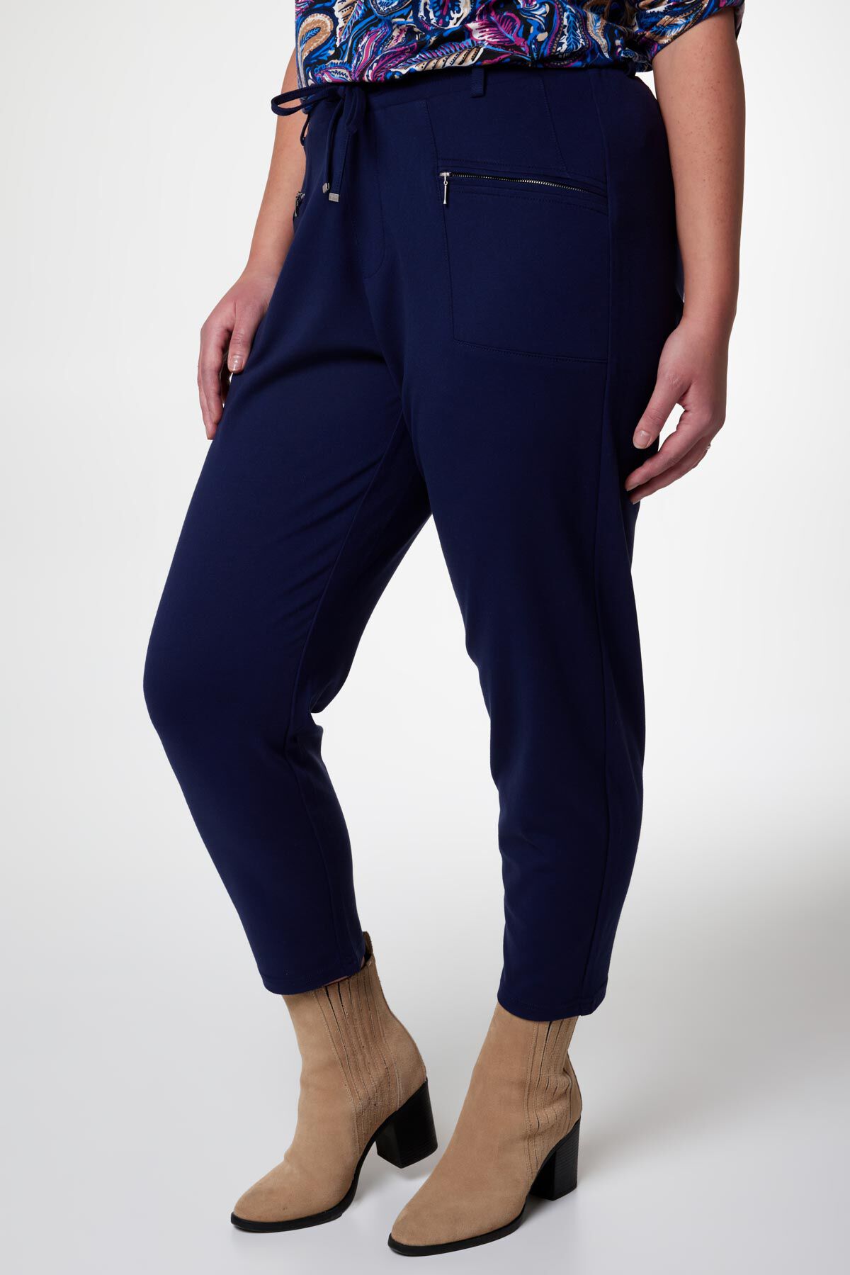 Enkellange broek met ritsjes image number 5