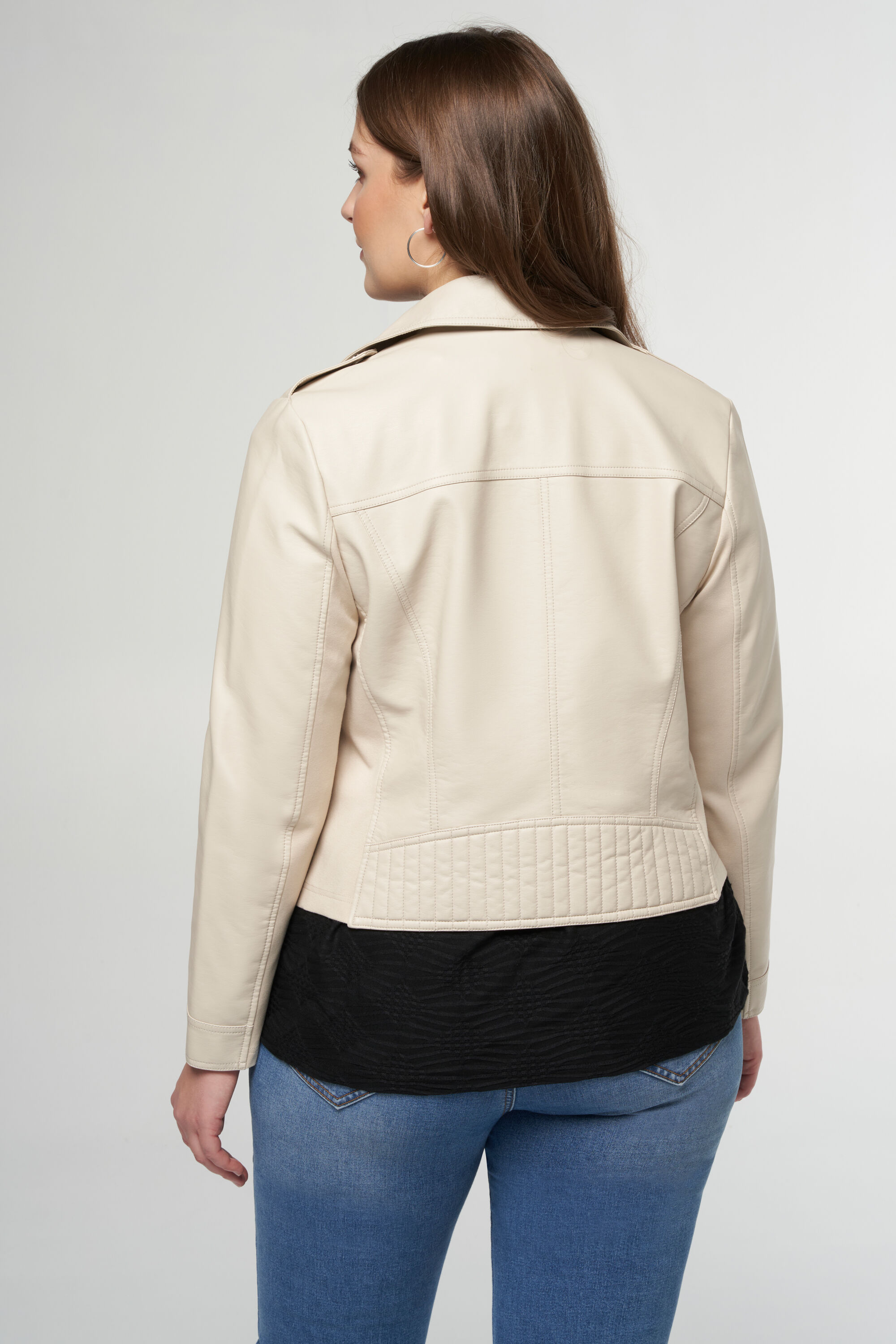 Leerlook jasje met zilveren details image number 3