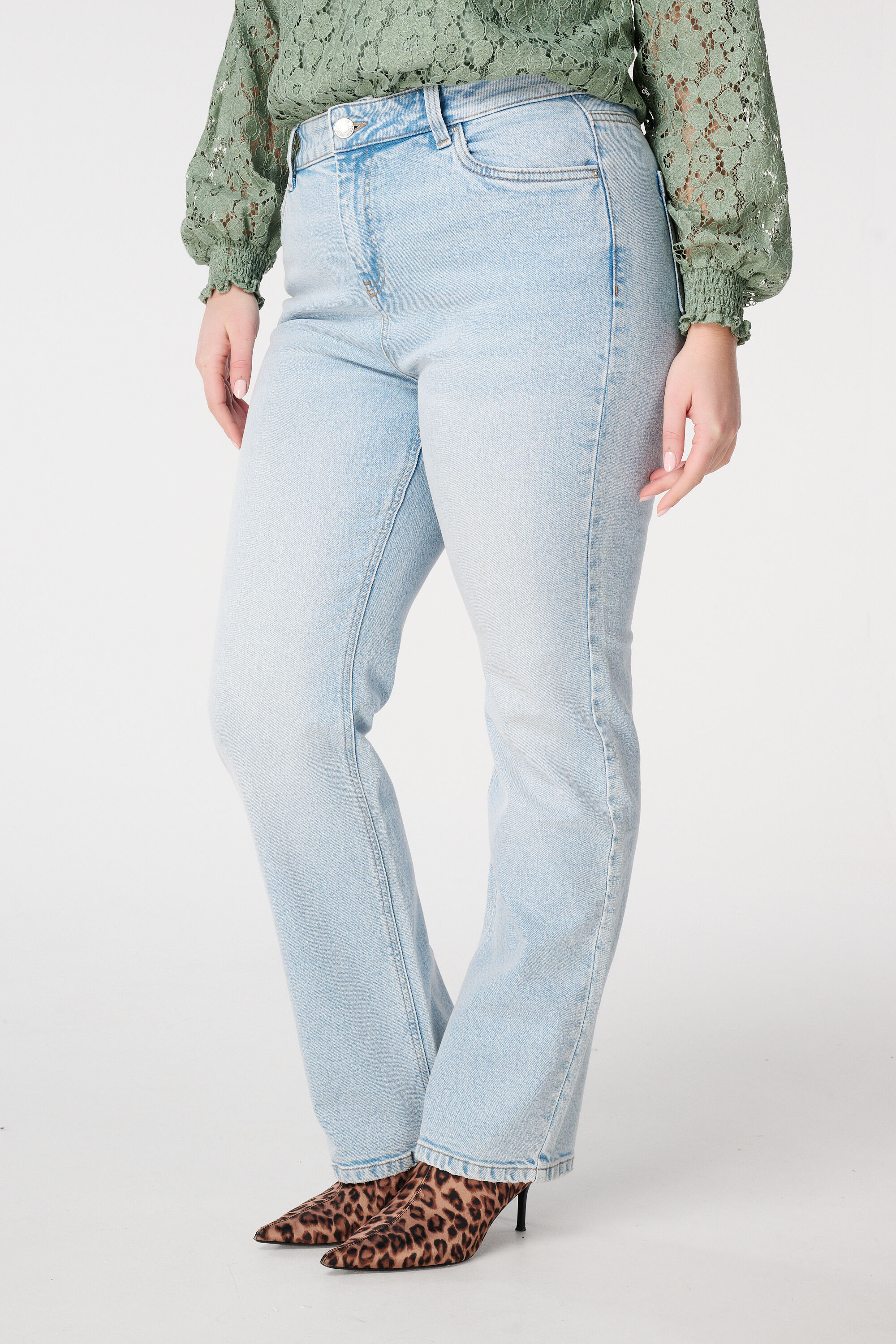 Loose straight leg jeans image number 5