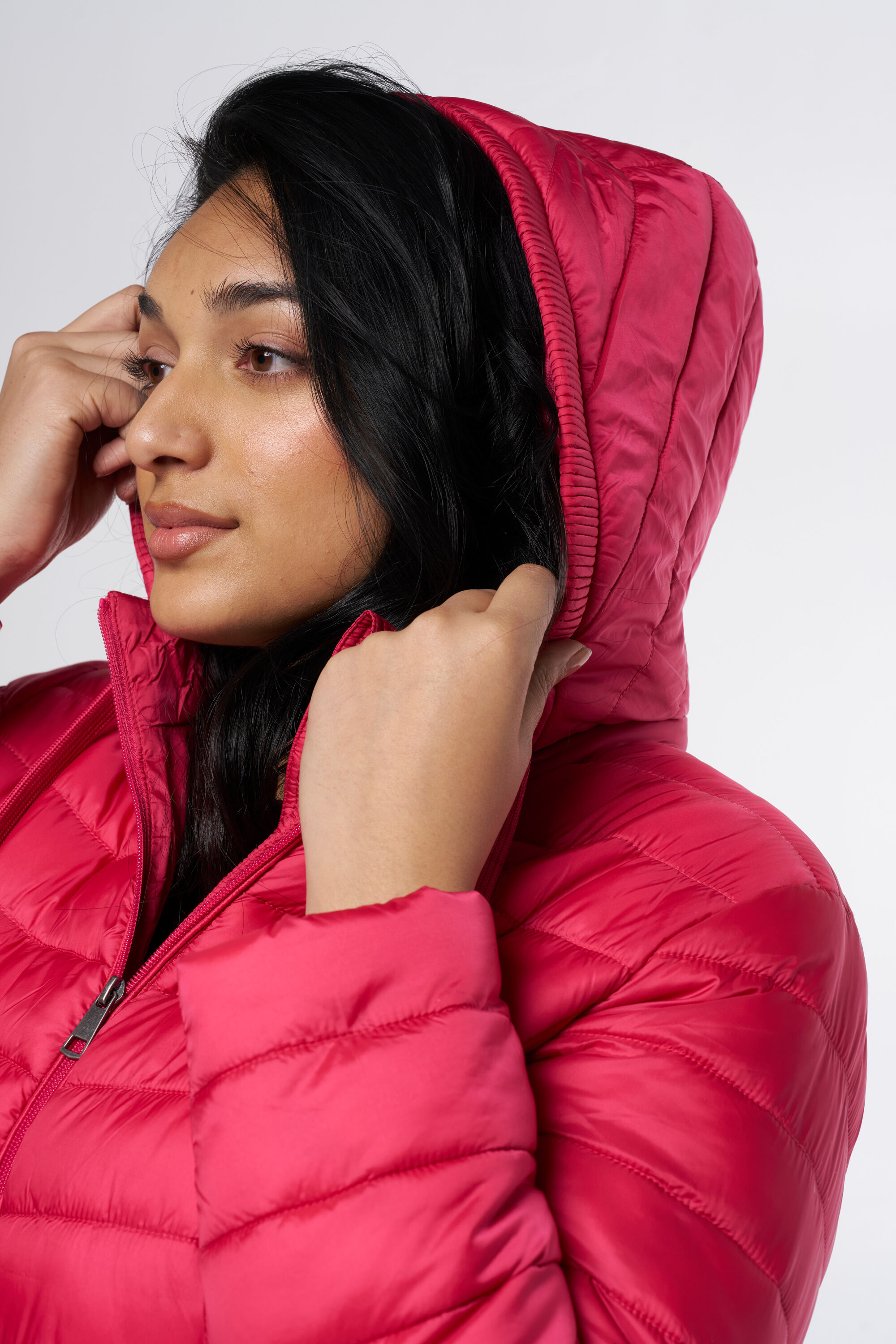 Gewatteerde jas met capuchon image number 4