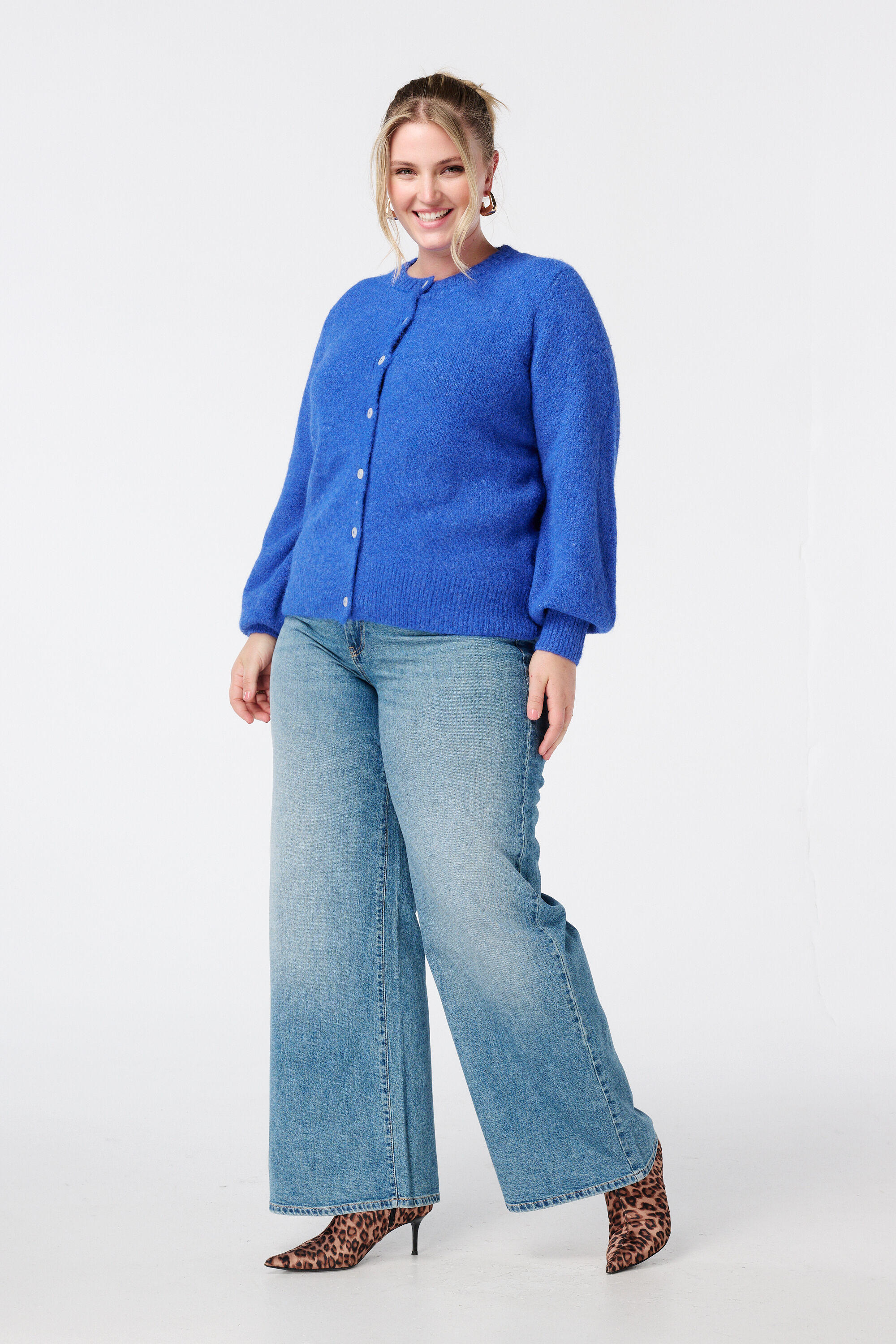 Fijn gebreid vest met knoopsluiting image number 5