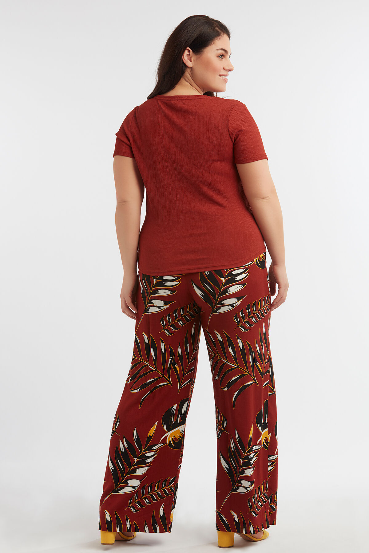 Wijdvallende broek met all-over print  image number 6