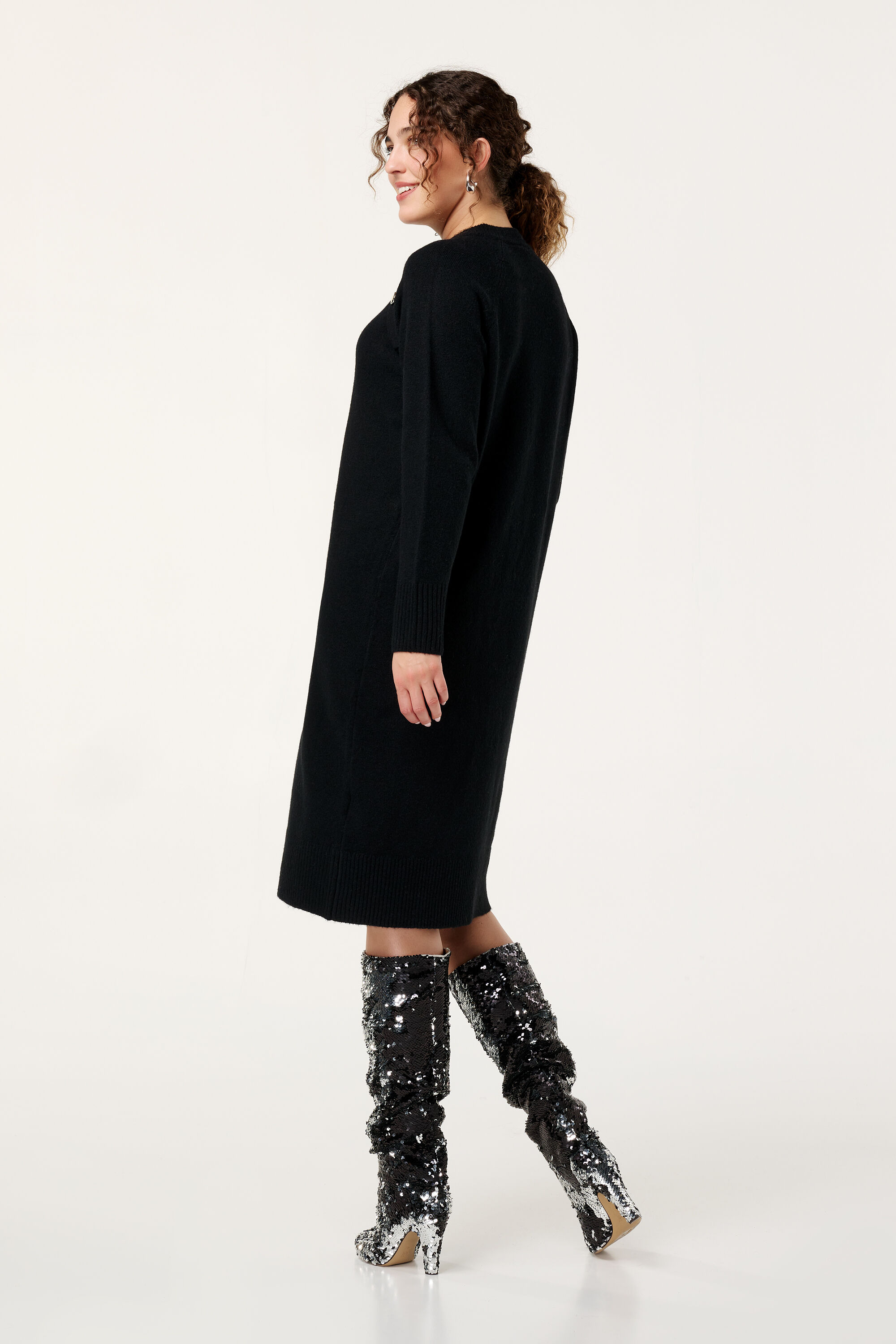 Midi gebreide jurk met knopen image number 3