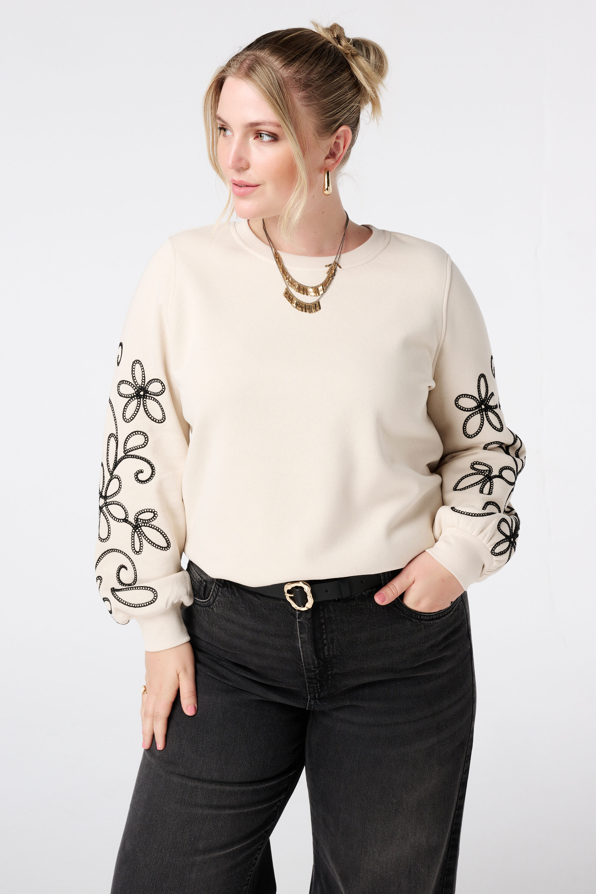 Sweater met broderie details