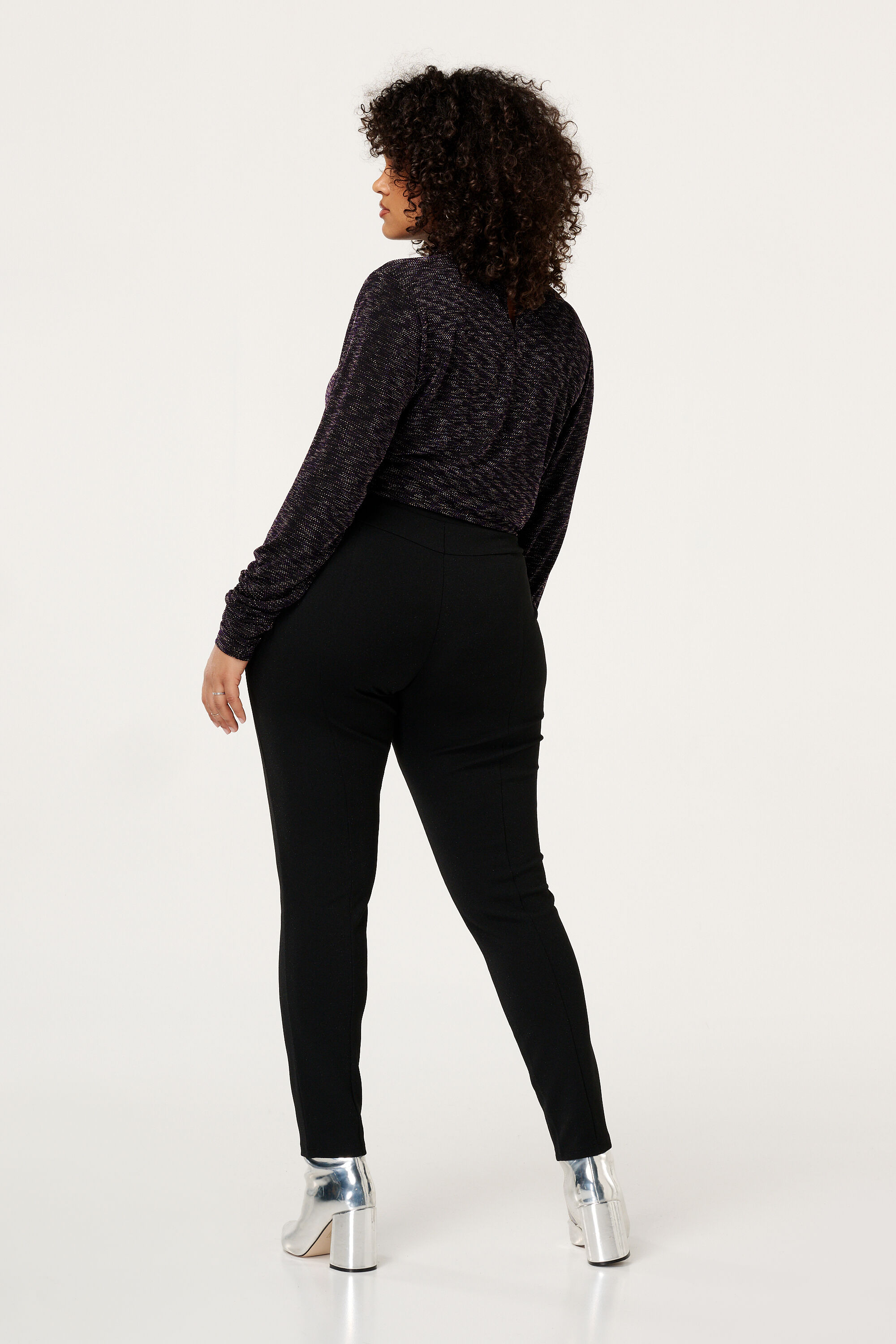 Legging met zilveren details image number 3