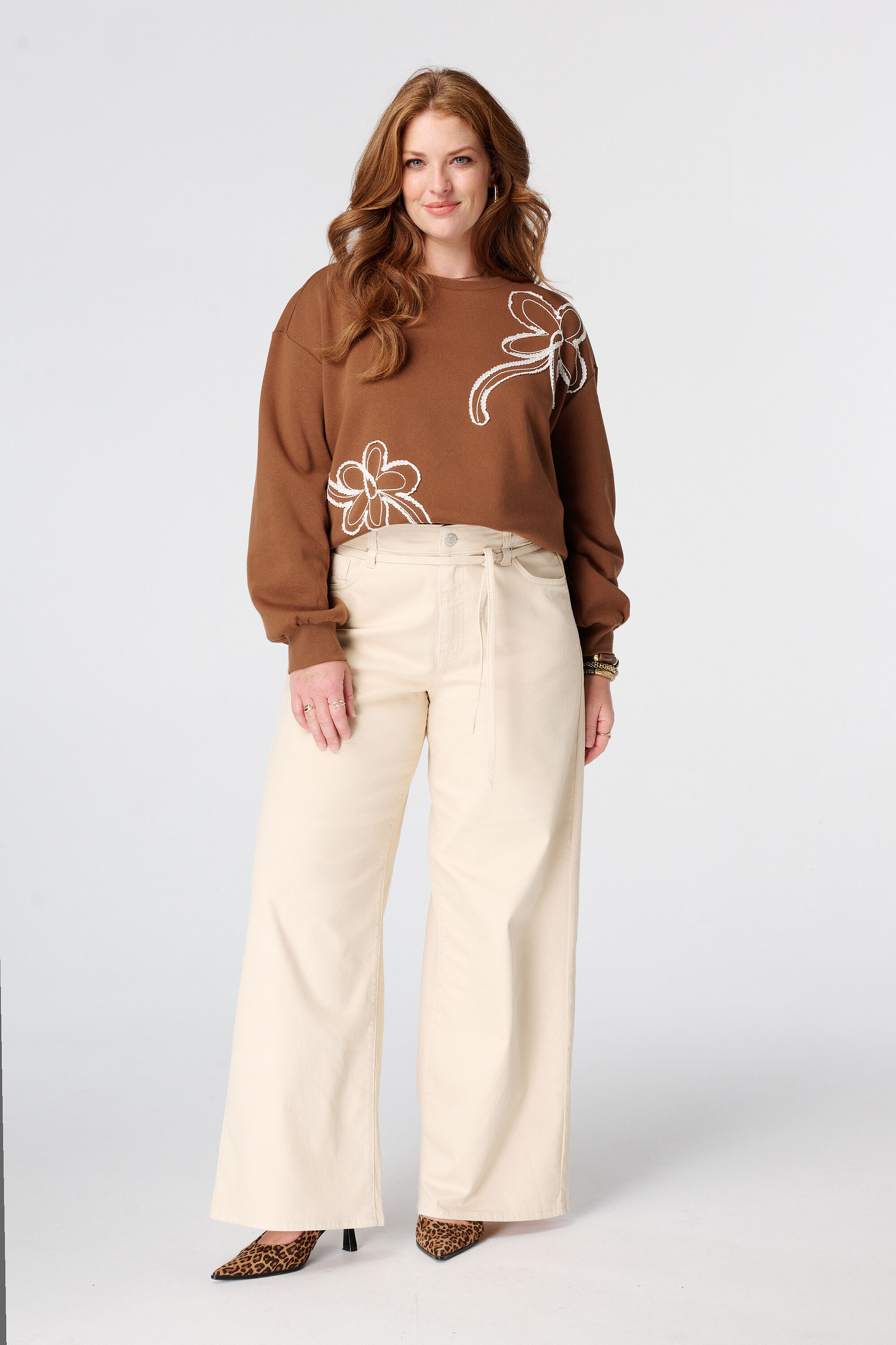Sweater met borduursel image number 5