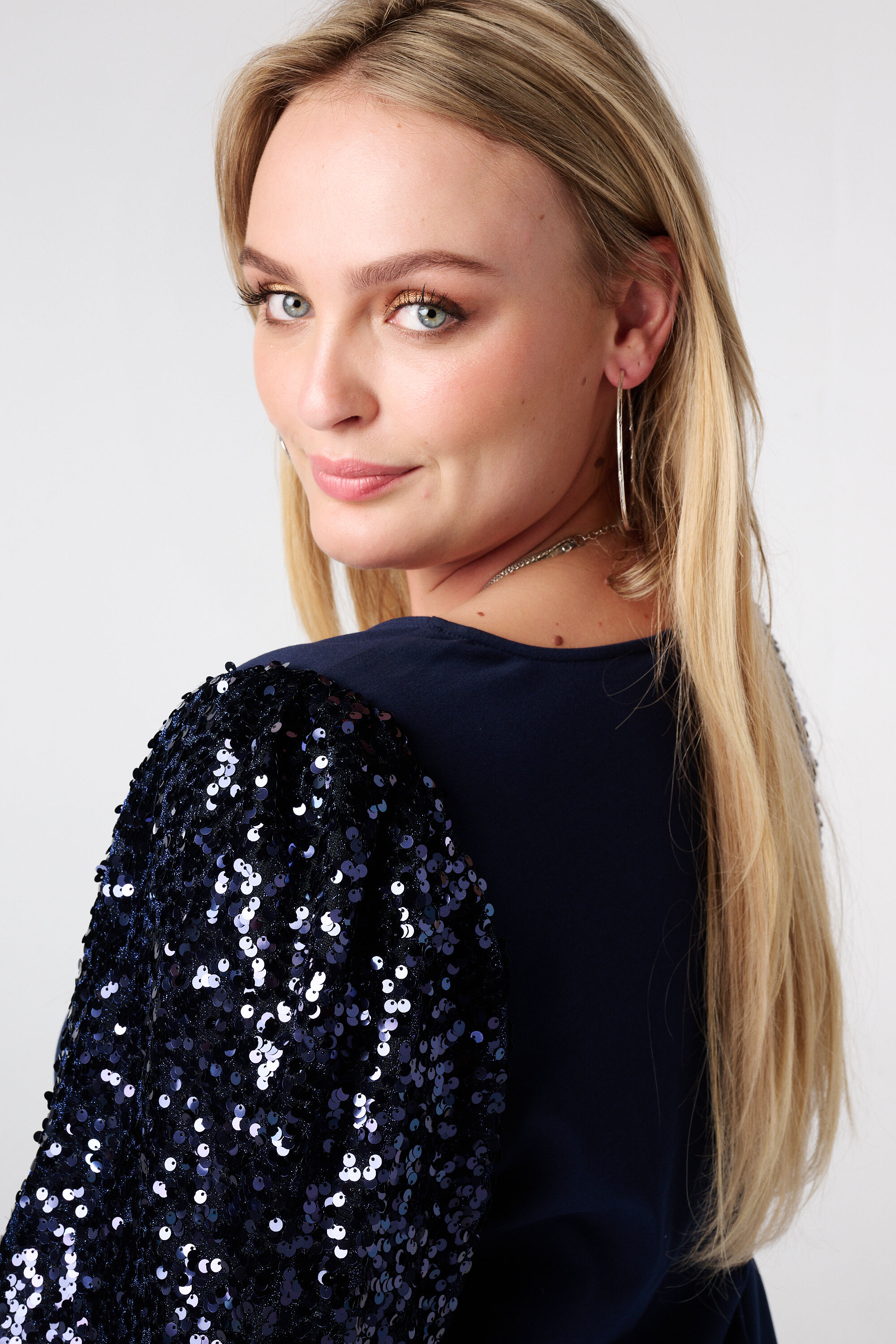 Top met pailletten pofmouwen image number 4