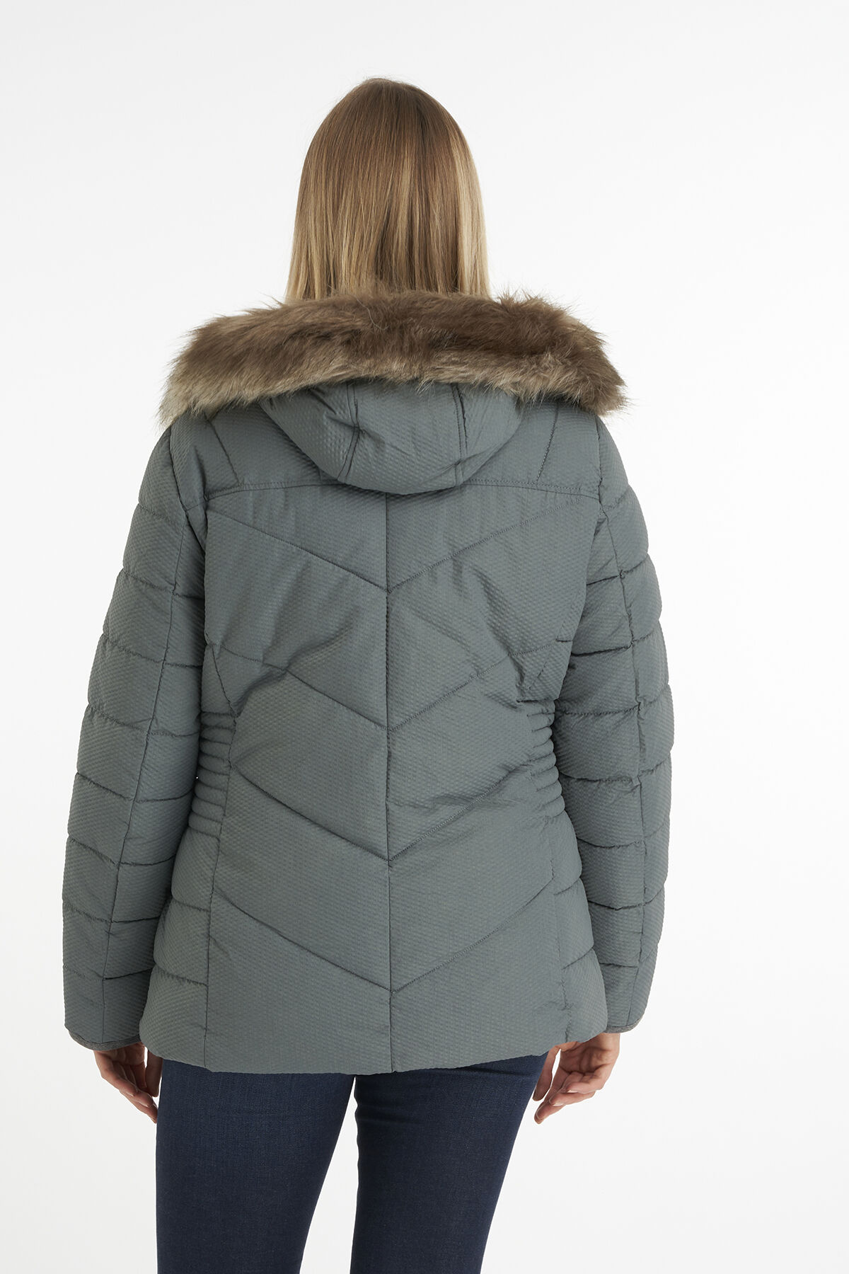 Gewatteerde jas met capuchon image number 4