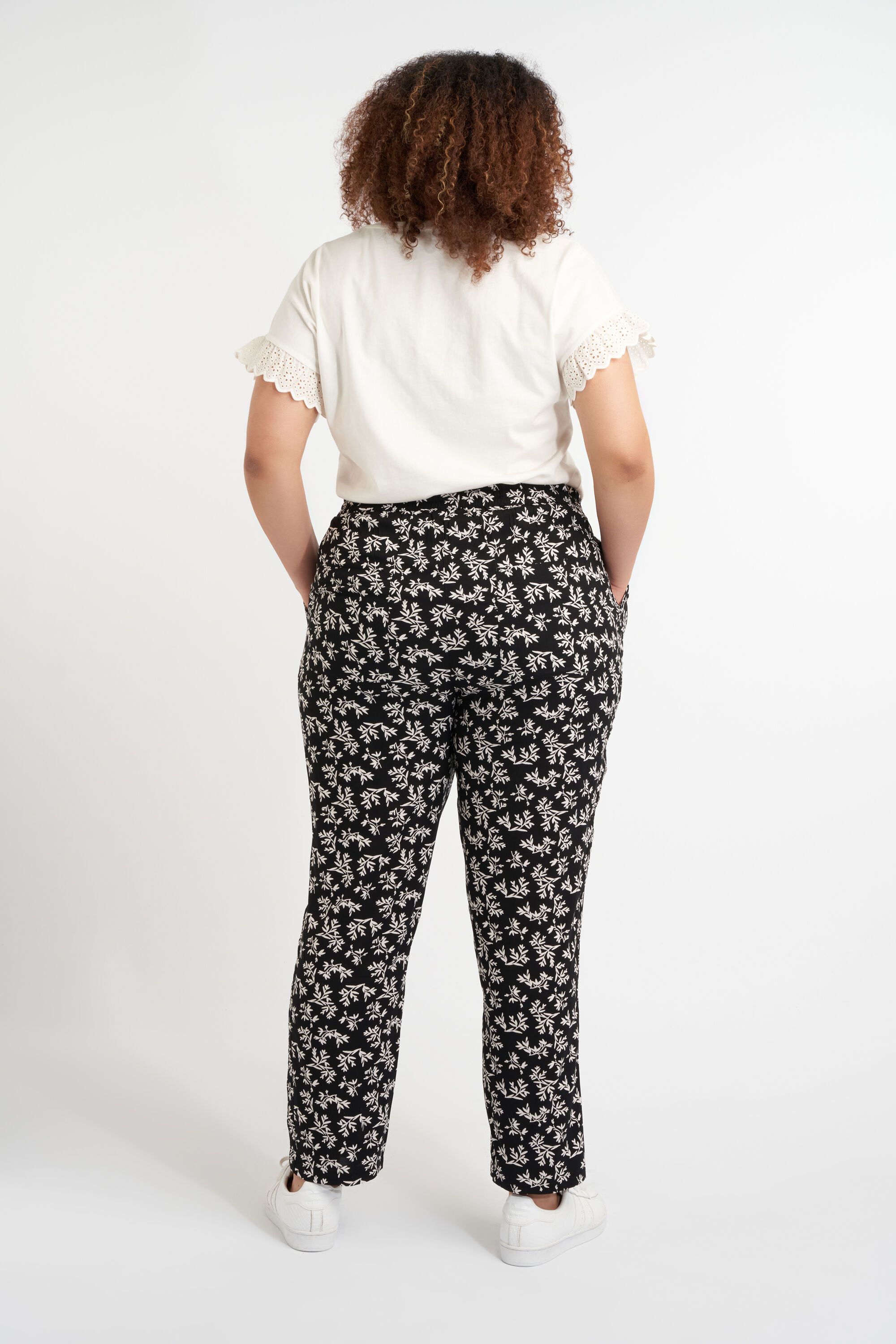 Losvallende broek image number 4