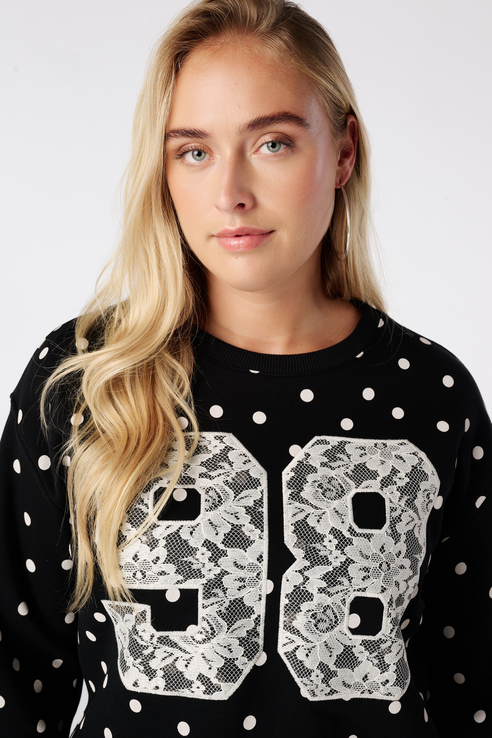 Polka dot sweater met kant image number 4