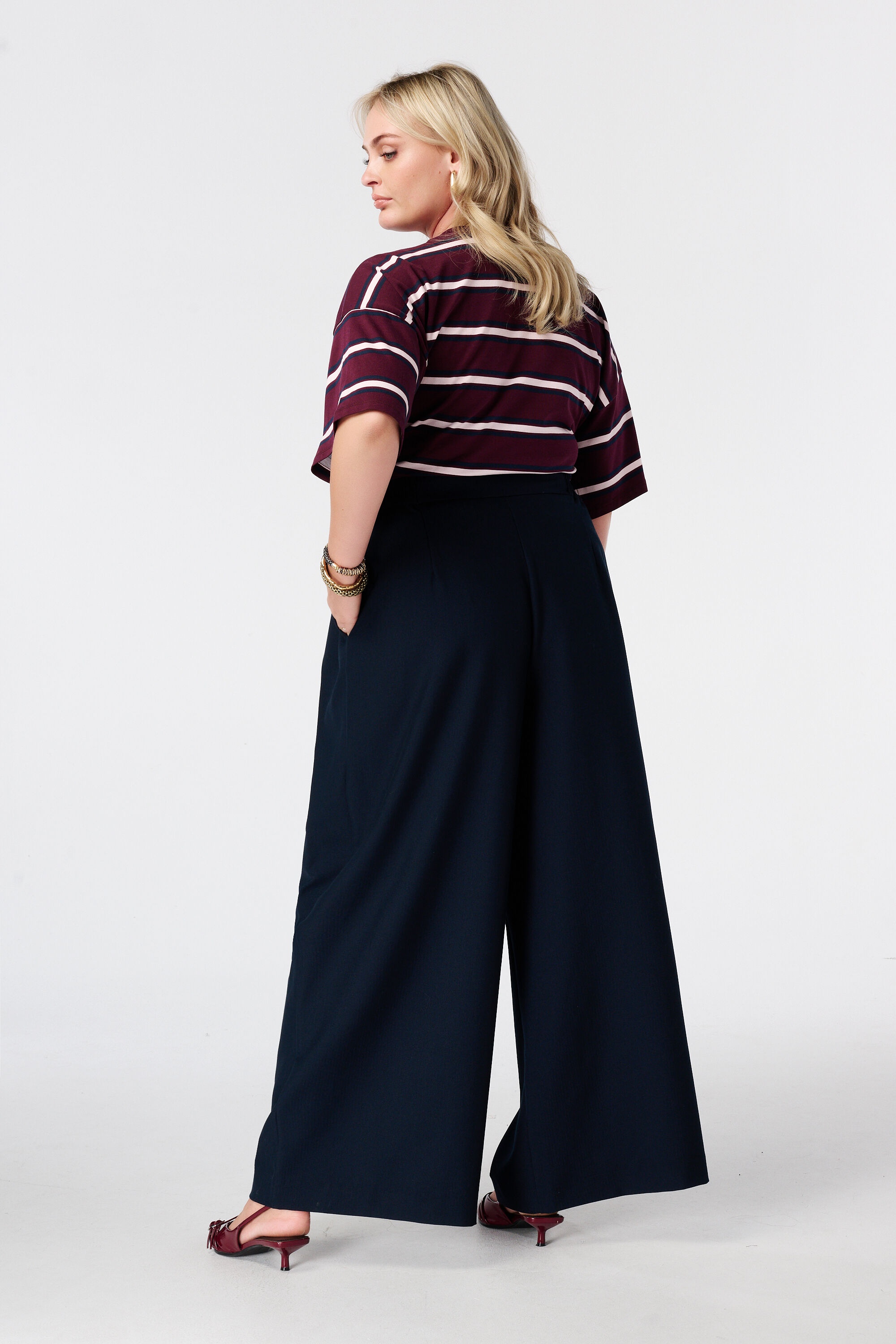 Wide leg pantalon met plooien image number 3