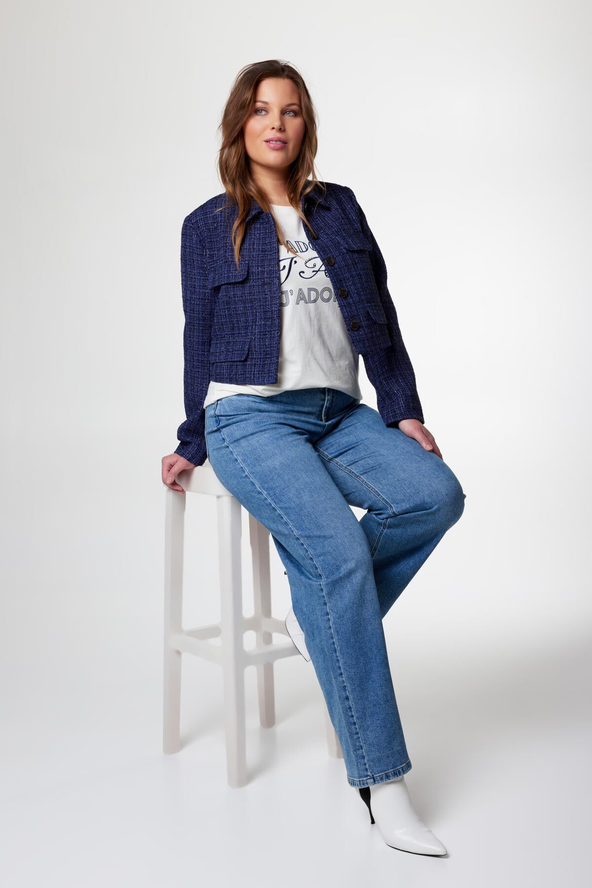 Korte blazer met glitter details image number 5