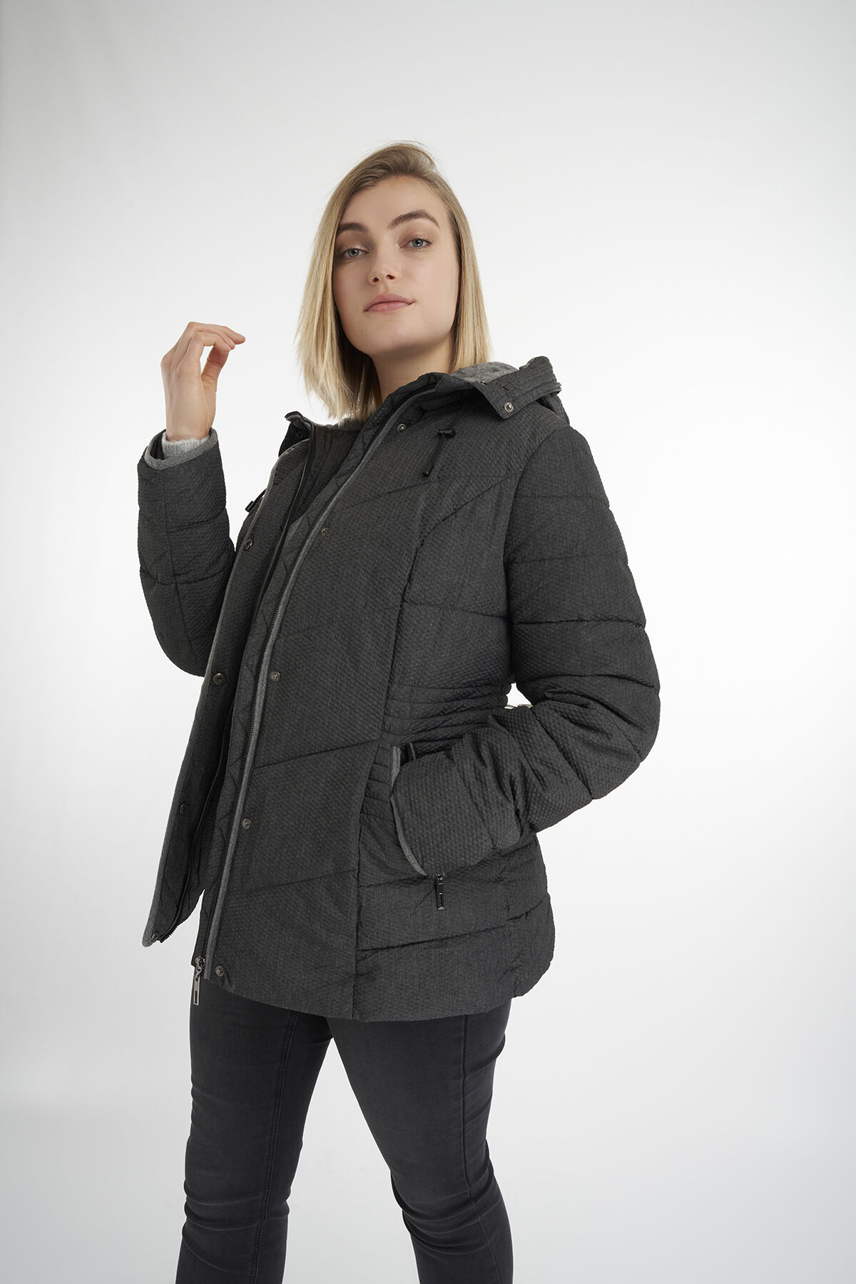 Gewatteerde jas met capuchon image number 5