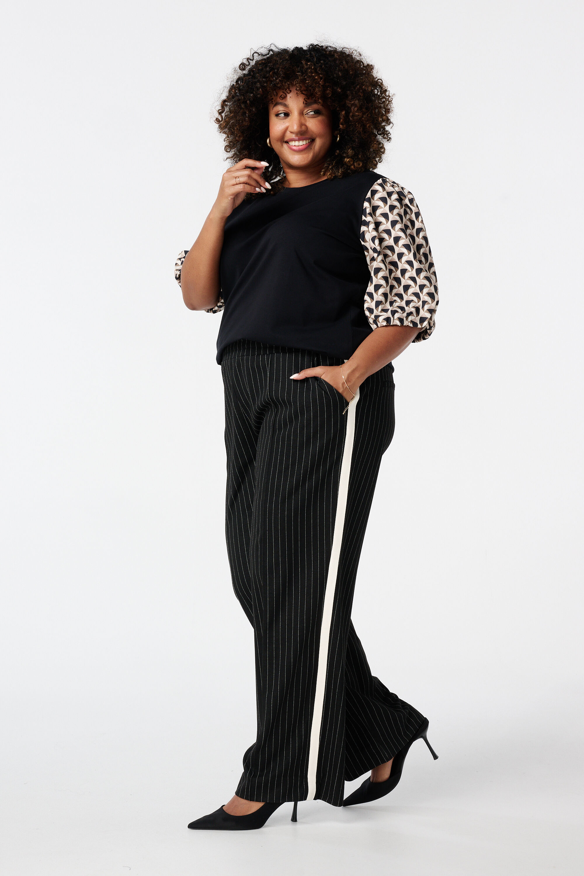 T-shirt met pofmouwen image number 5