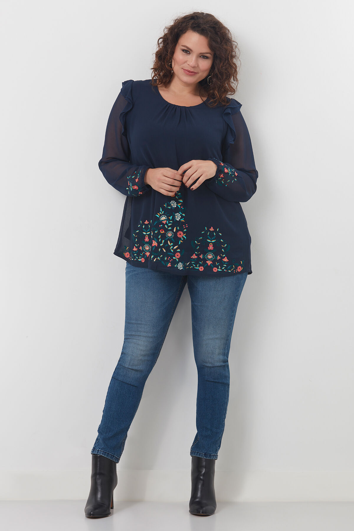 Blouse met embroidery image number 3