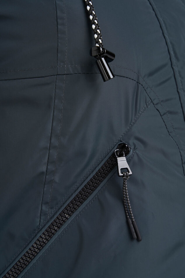 City parka image number 5