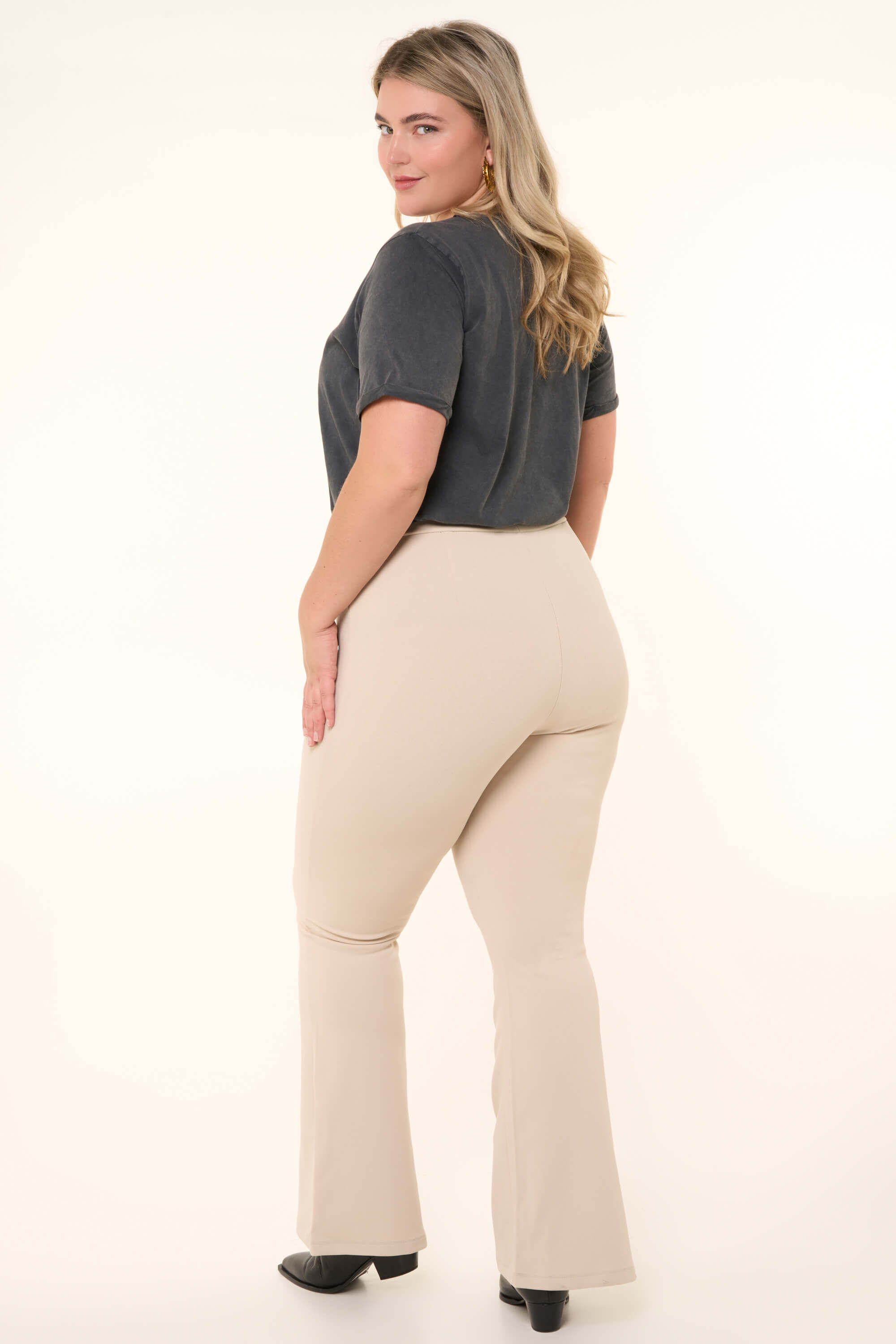 Flared legging image number 4
