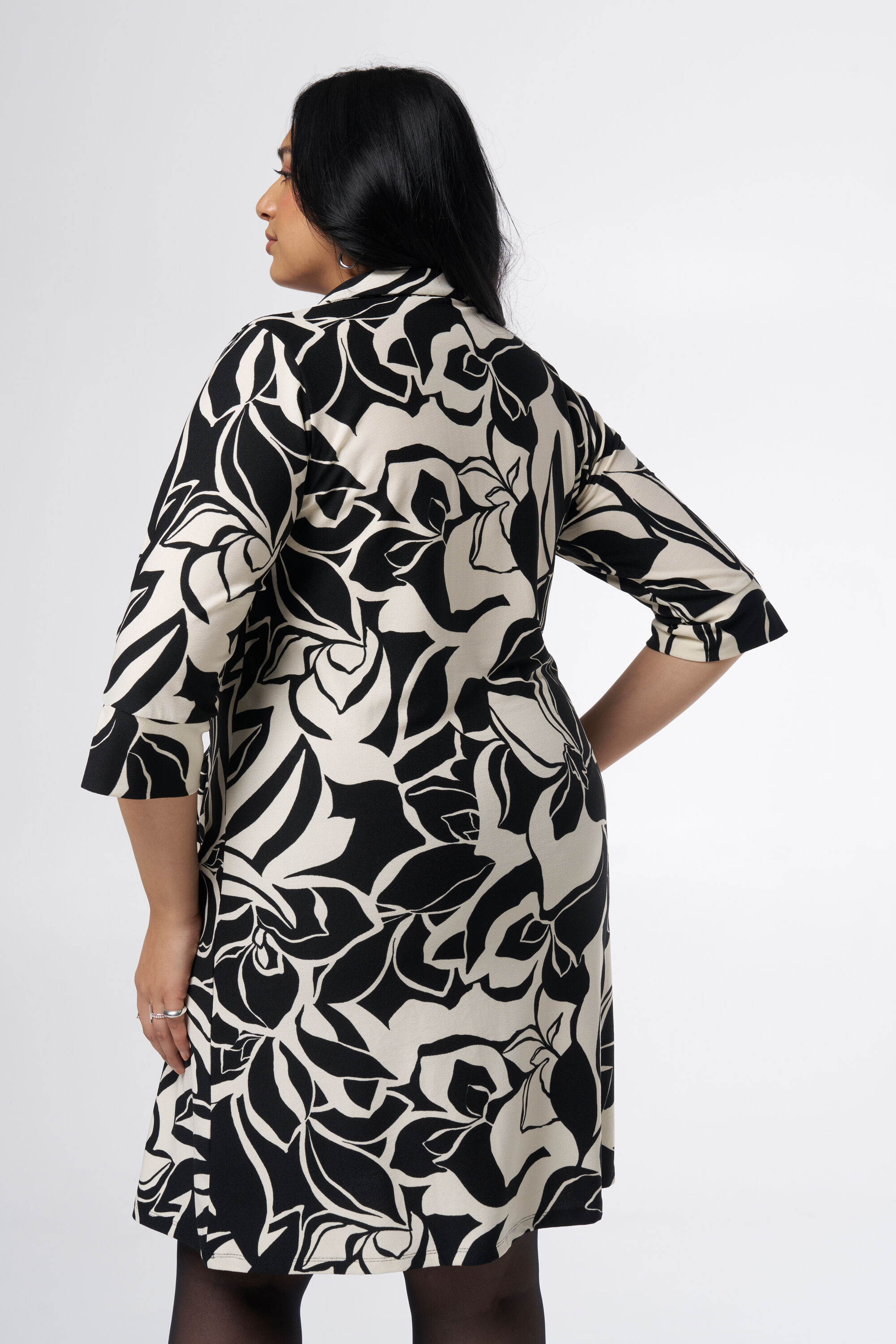 Jurk met zakken en print image number 3