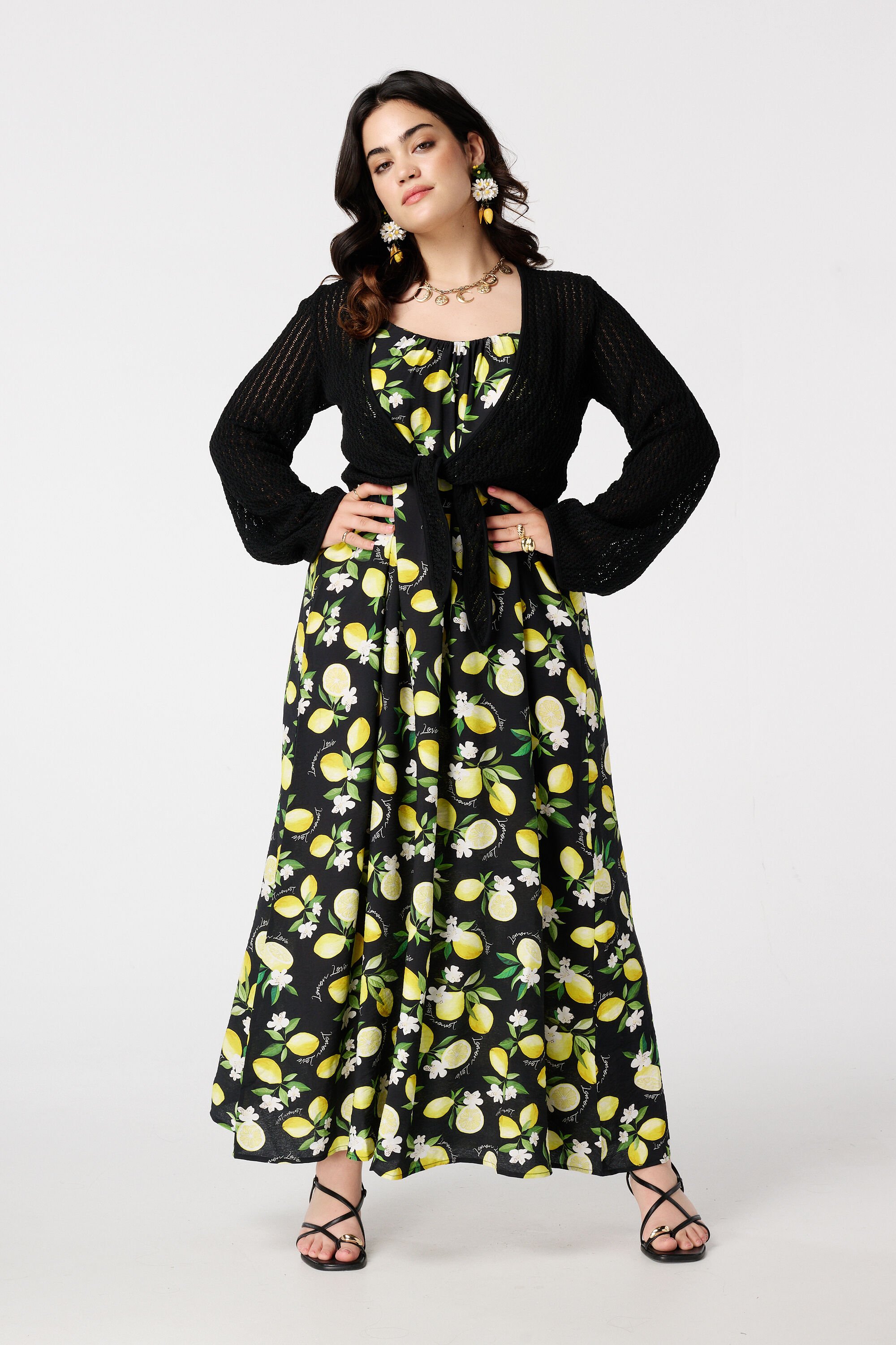 Gebreid vestje met knoopdetail image number 5