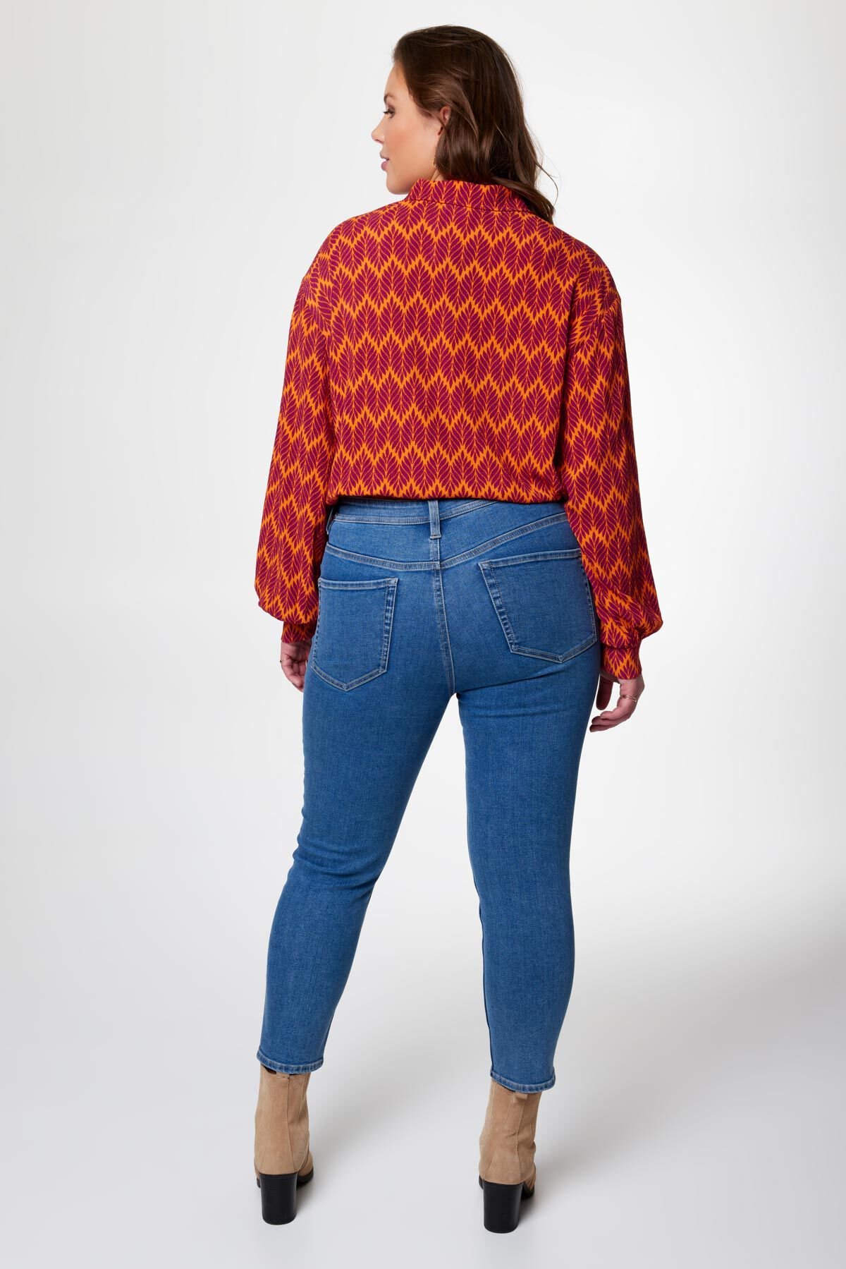 Cropped slim leg jeans image number 3