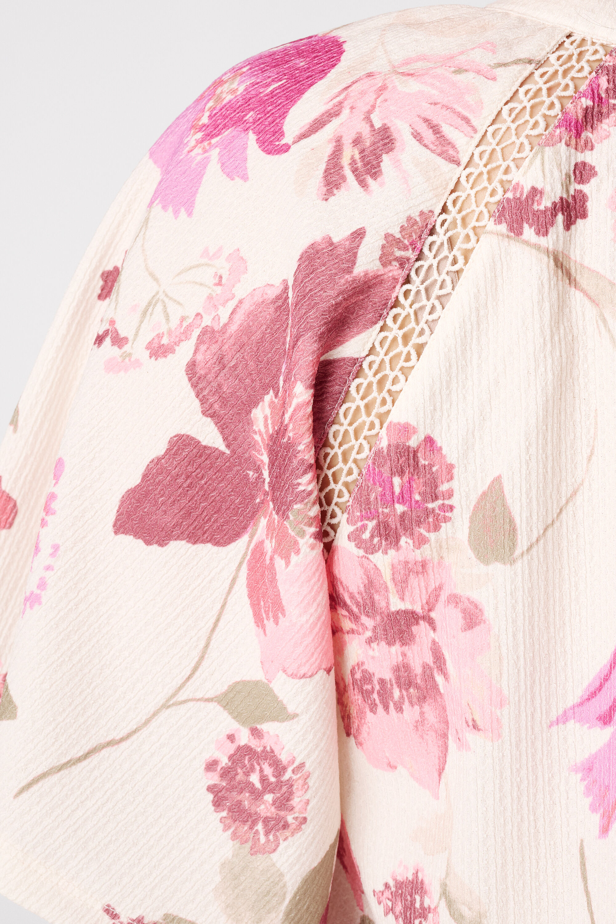 Top met vlindermouwen image number 6