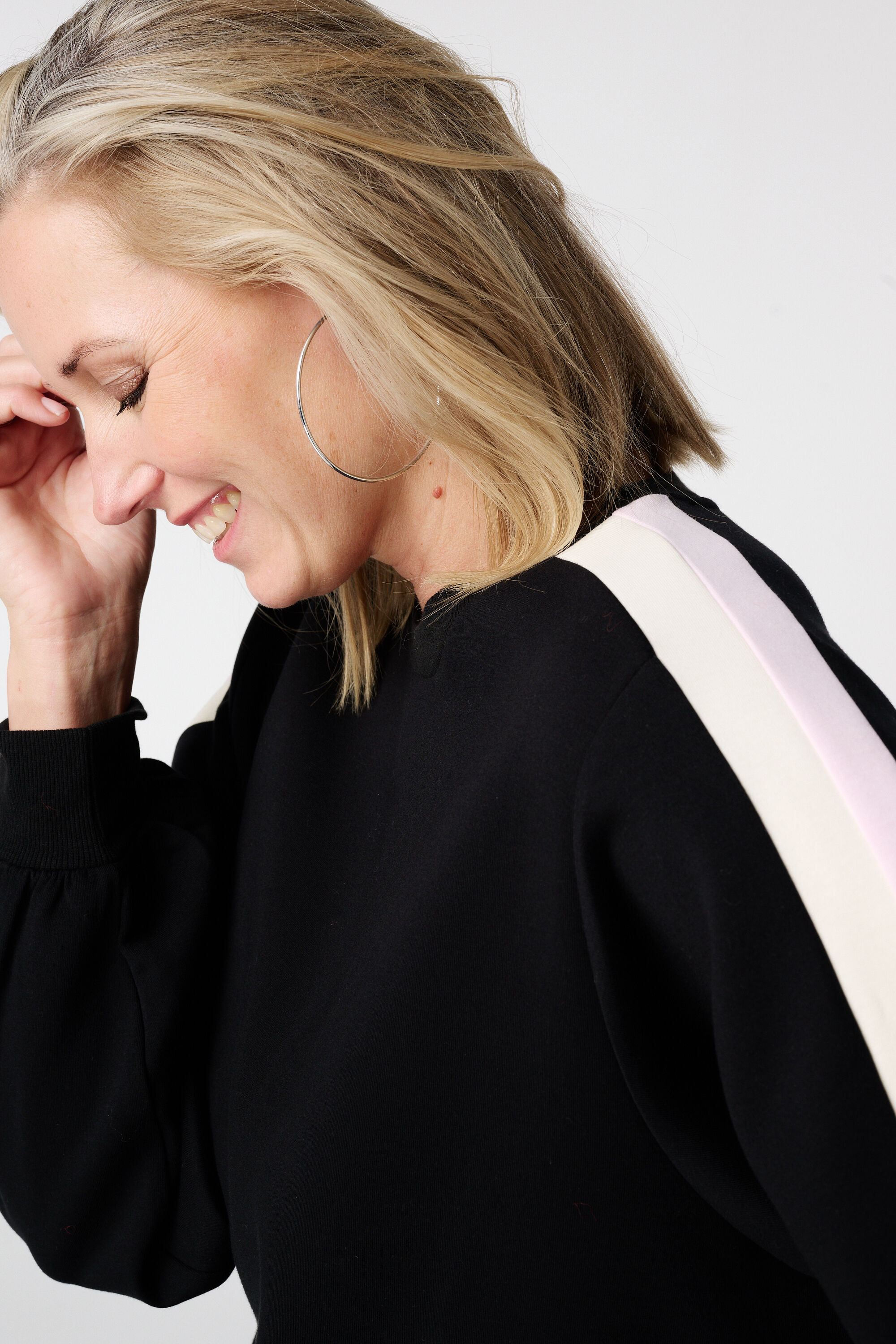 Sweater met ballonmouw en sportieve streep image number 4