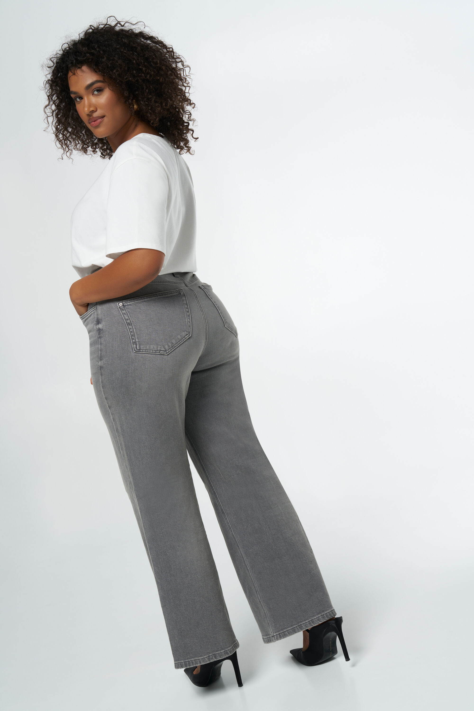 Wide leg jeans image number 3