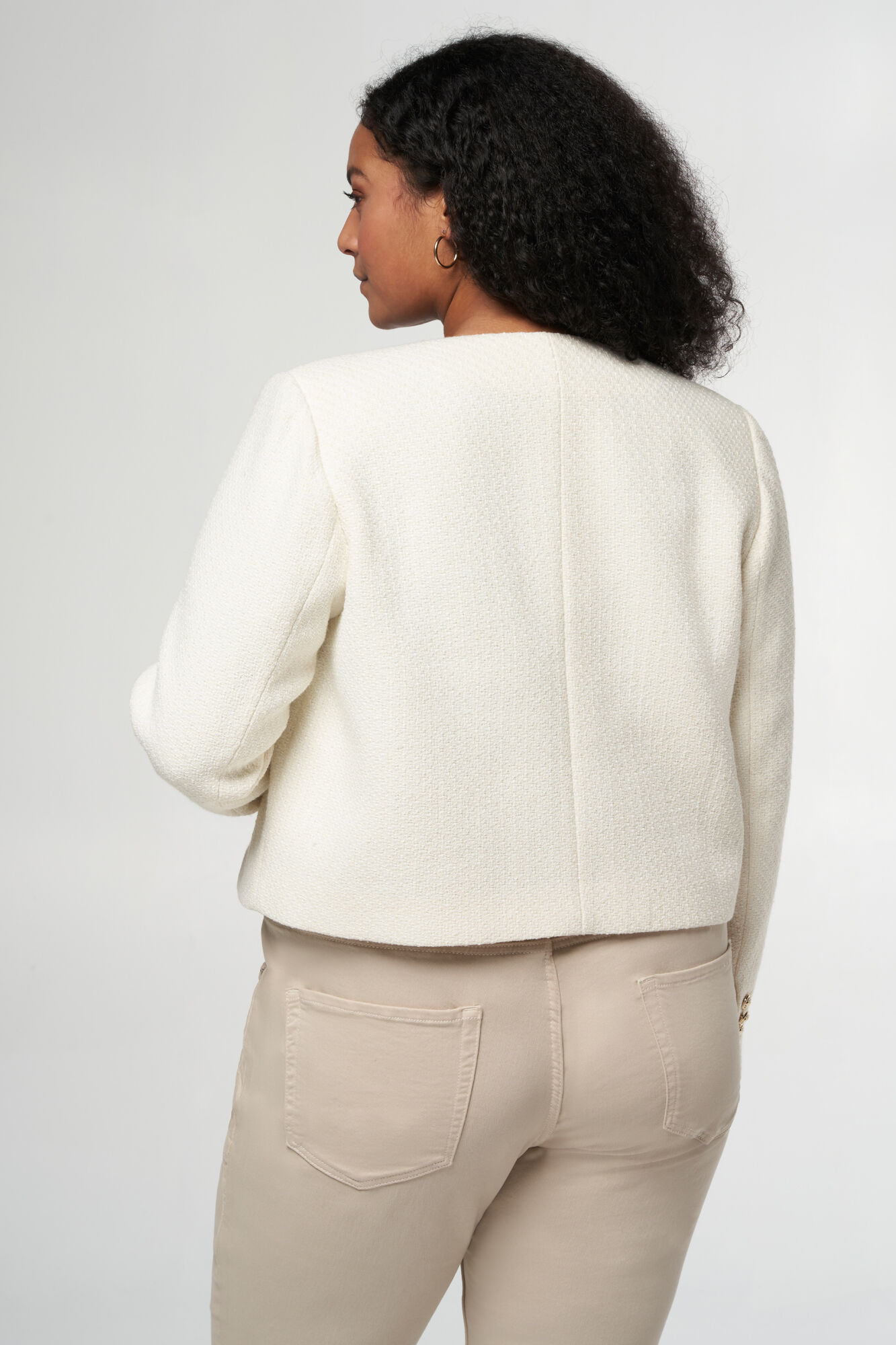 Kort tweed jasje met metalen knopen image number 3