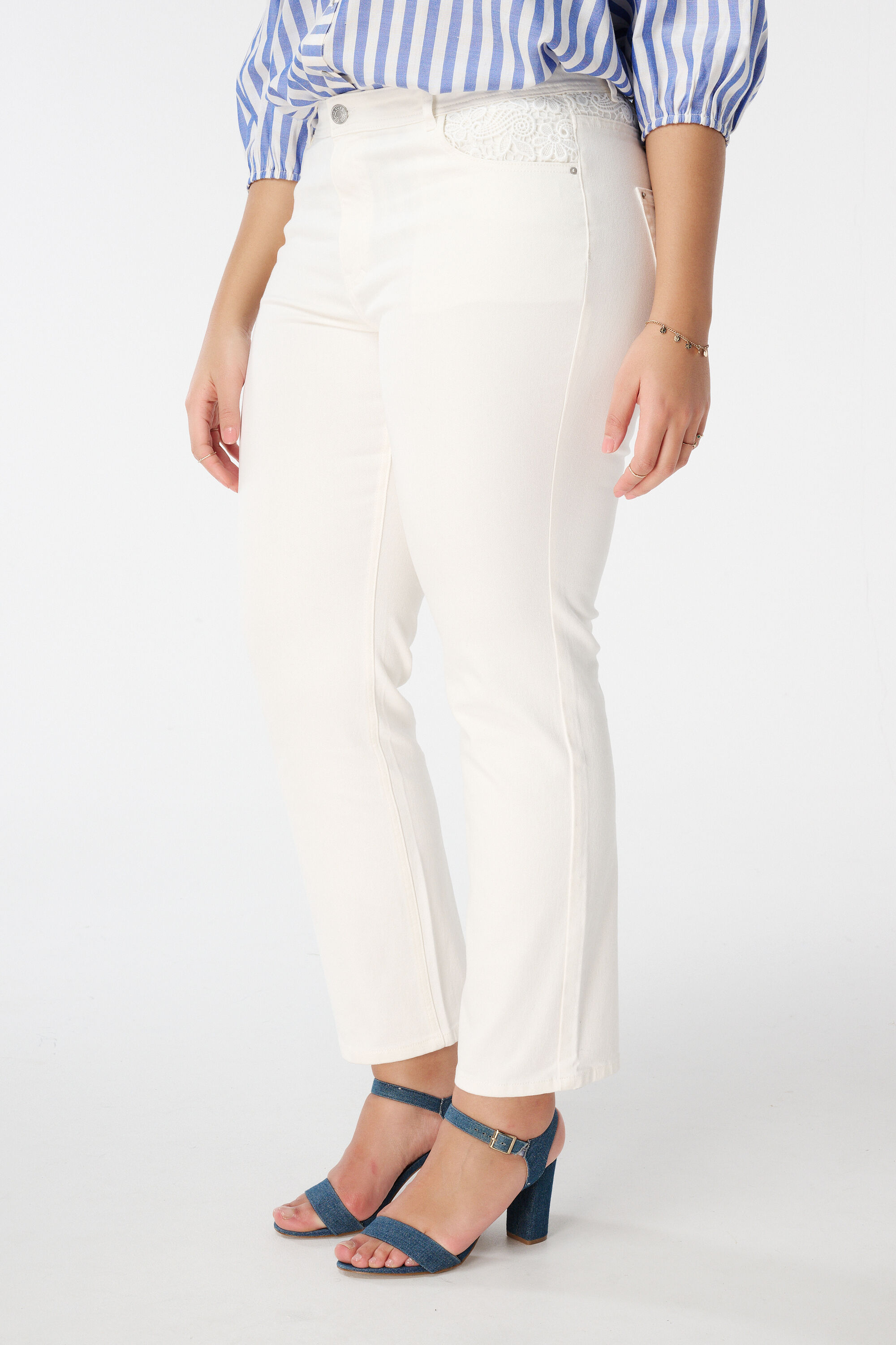 Straight leg jeans met broderie image number 5