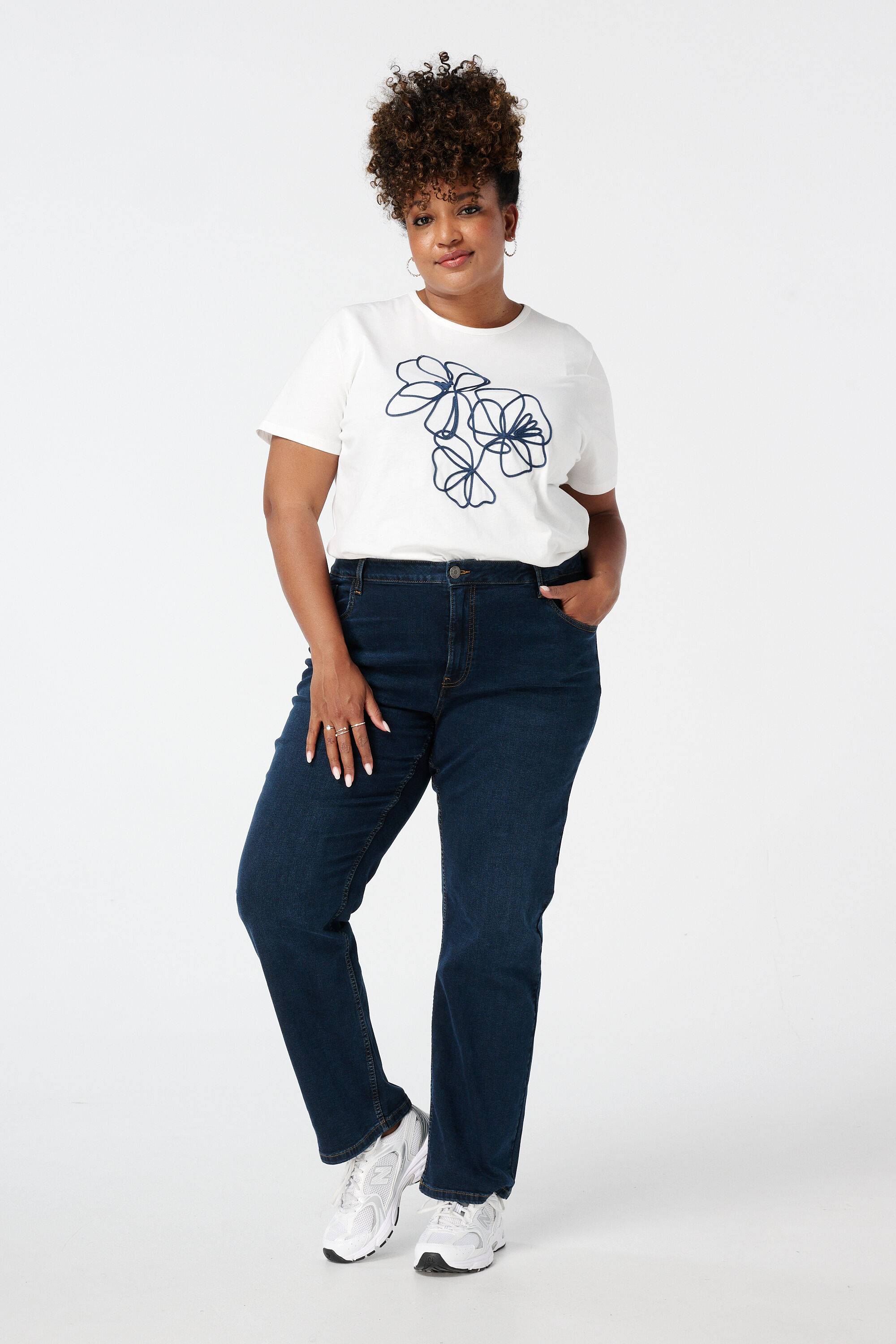 T-shirt met borduursel image number 5