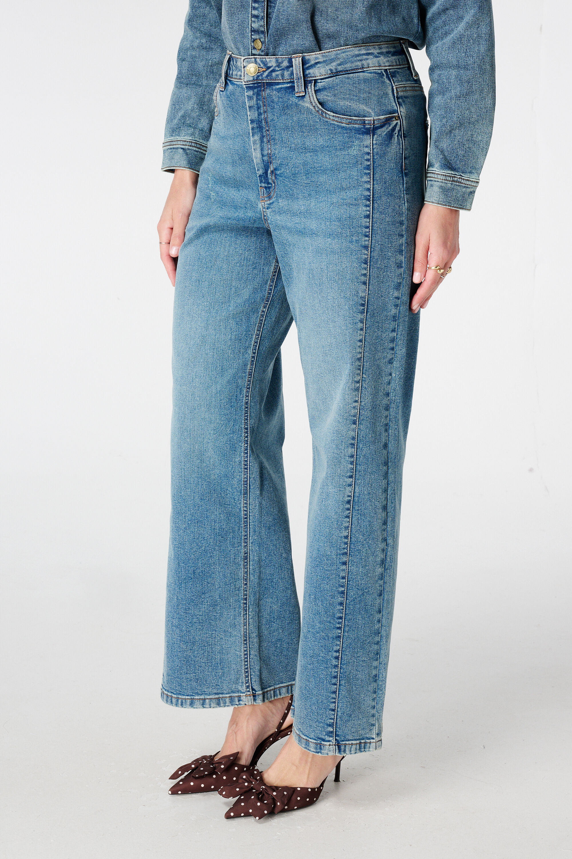 Stonewash jeans met boorden image number 5