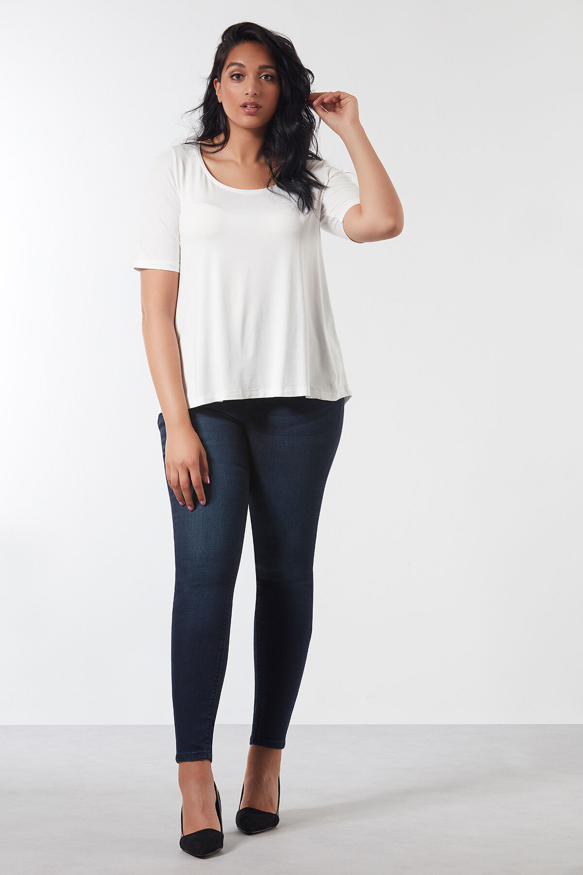 T-shirt met langere achterzijde image number 3