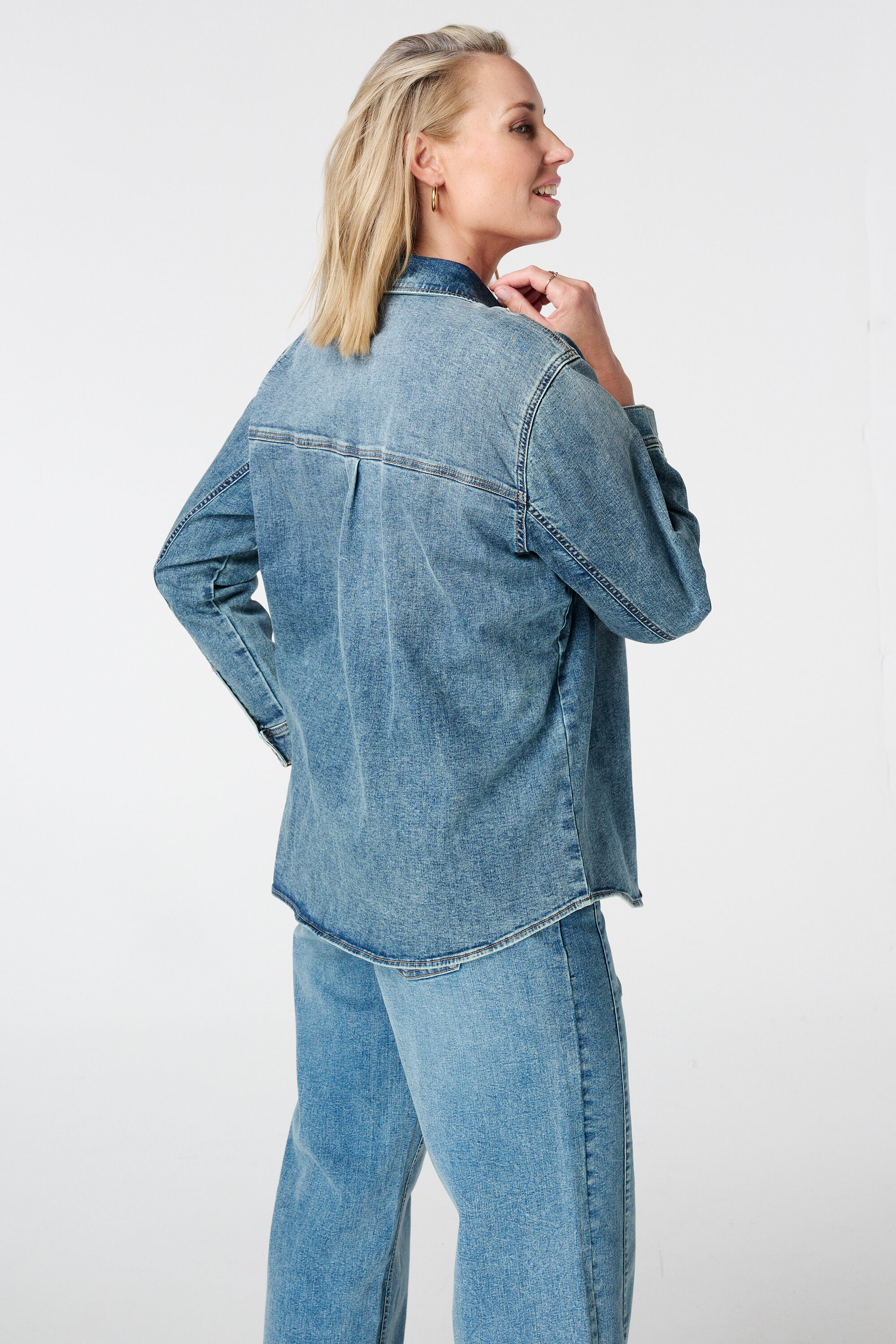 Spijkerblouse met knoopsluiting image number 3