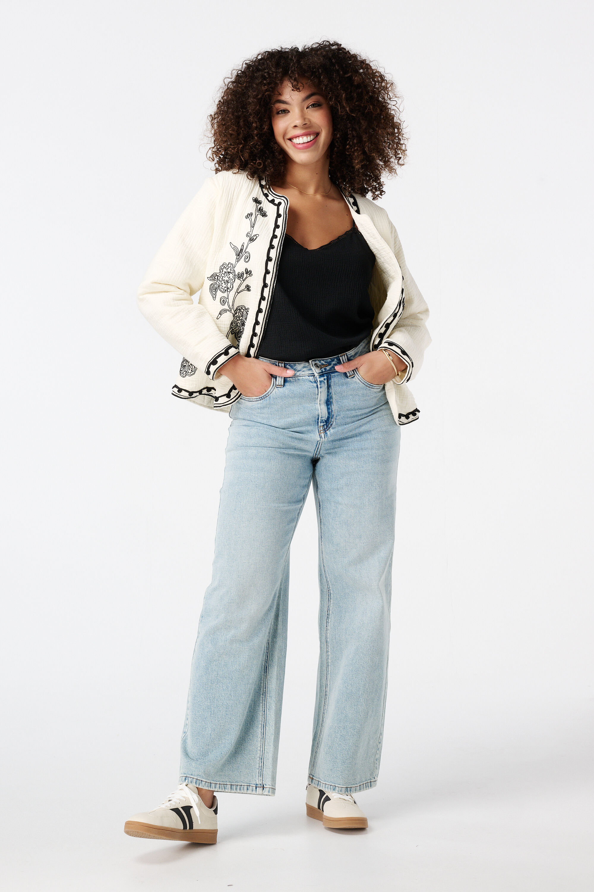 Jas met borduursels image number 5