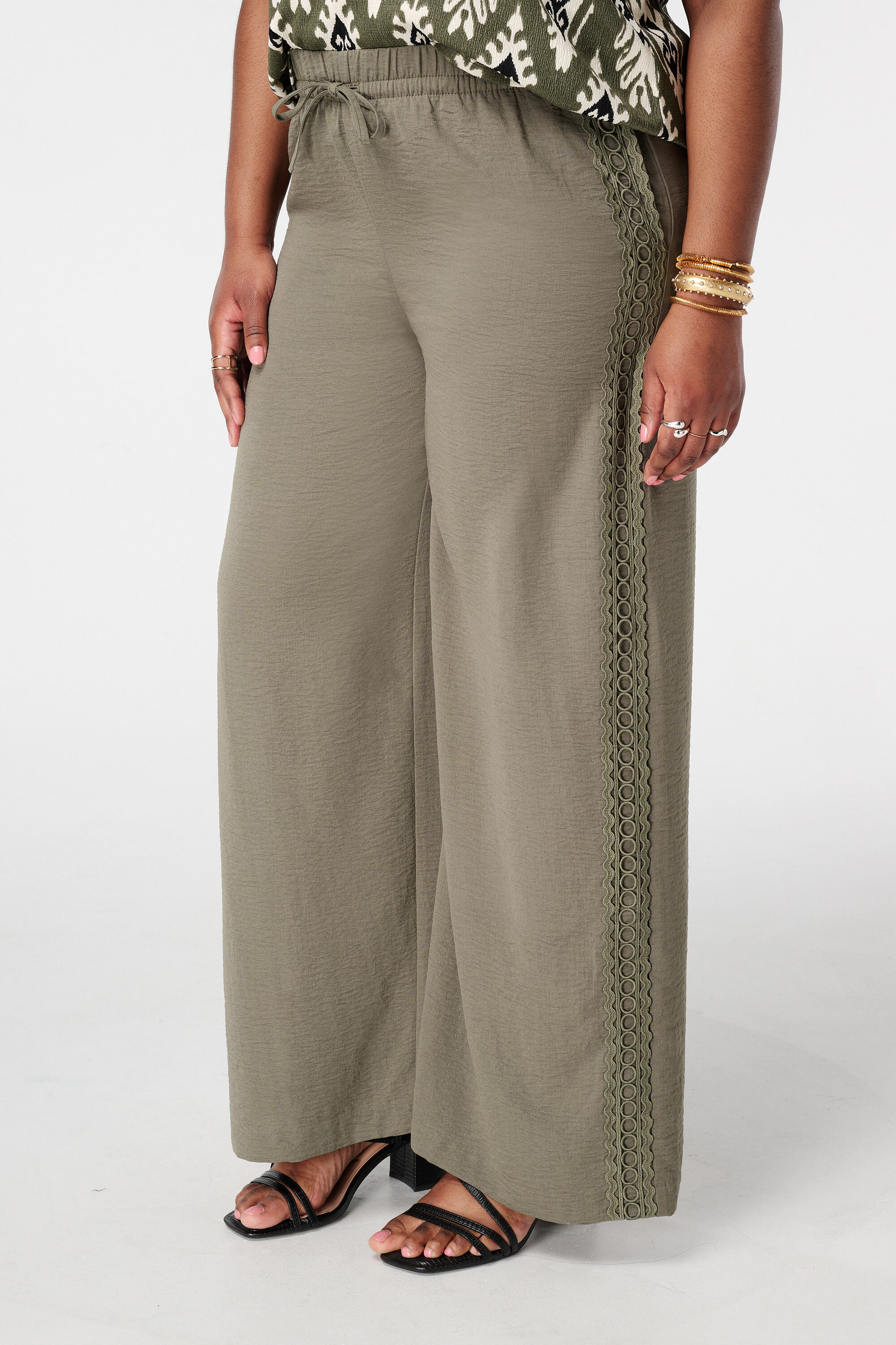 Straight leg broek met sierdetail image number 5