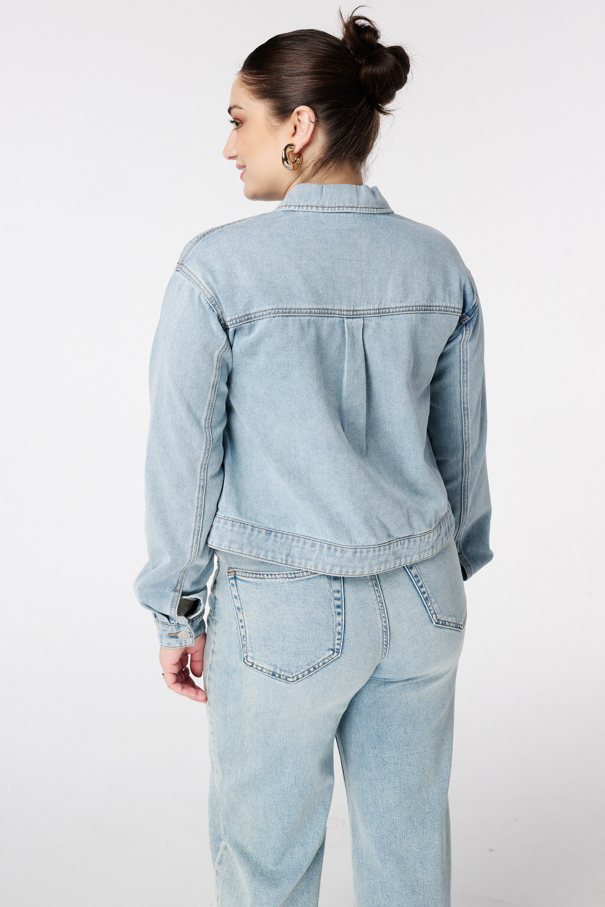 Spijkerjasje met studs image number 3