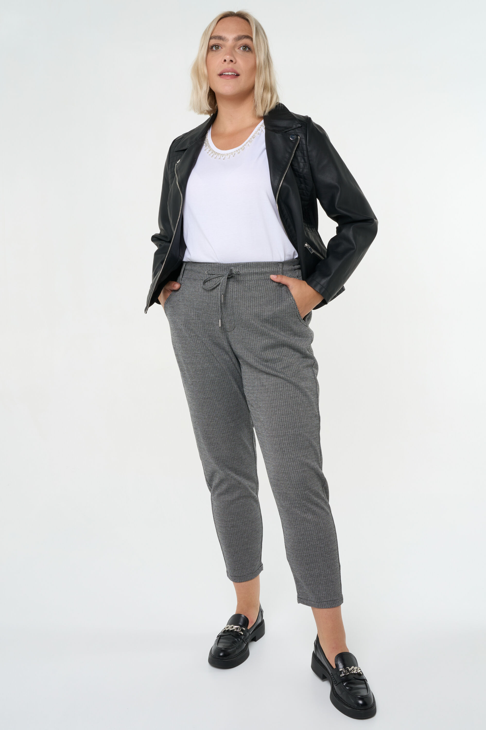 Leerlook jasje met zilveren details image number 5