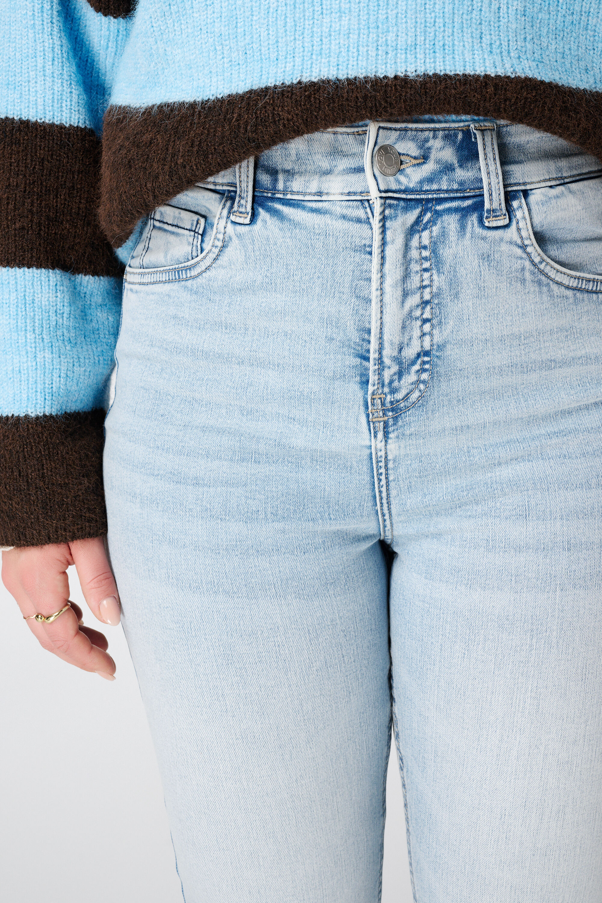 Skinny leg jeans CHERRY image number 4