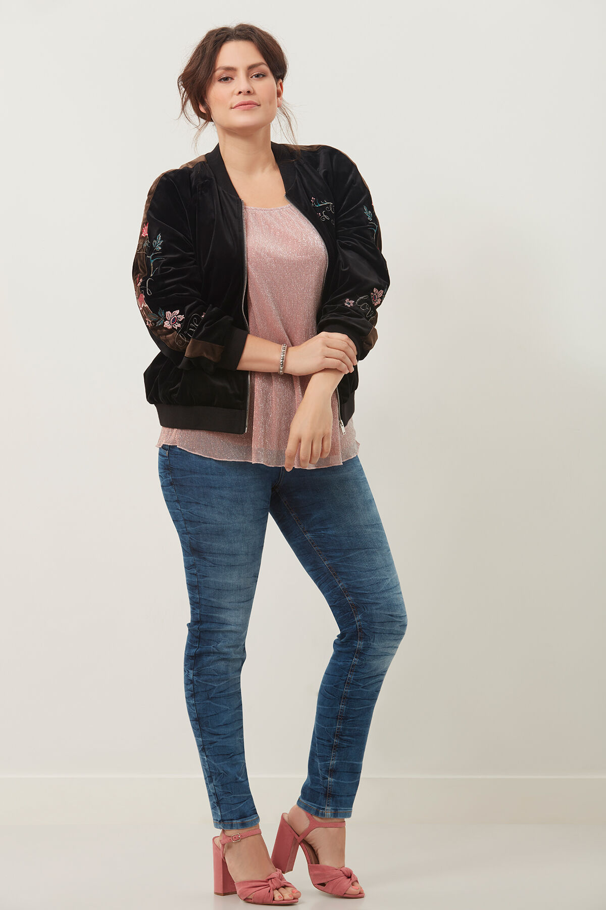 Velvet jasje met embroidery image number 3