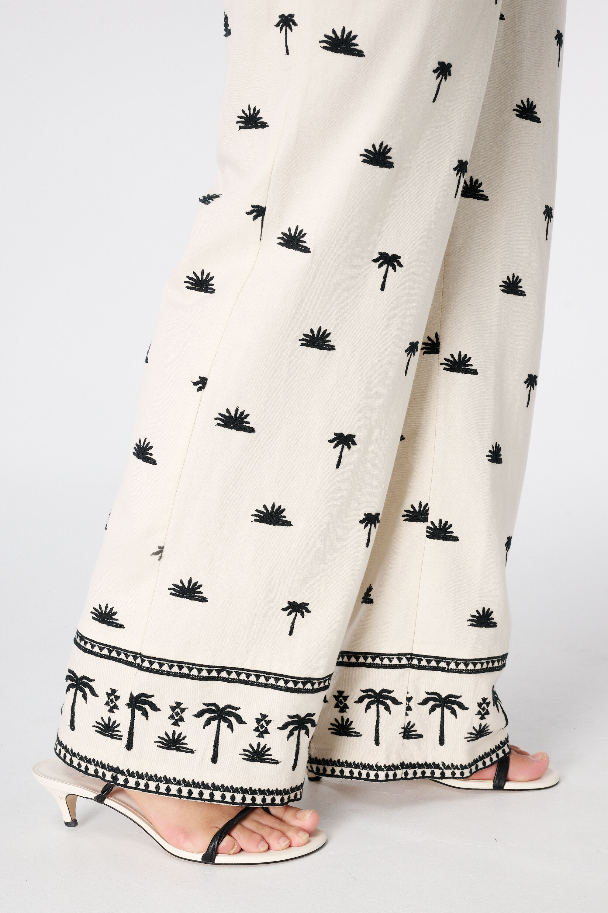 Broek met broderie details image number 6