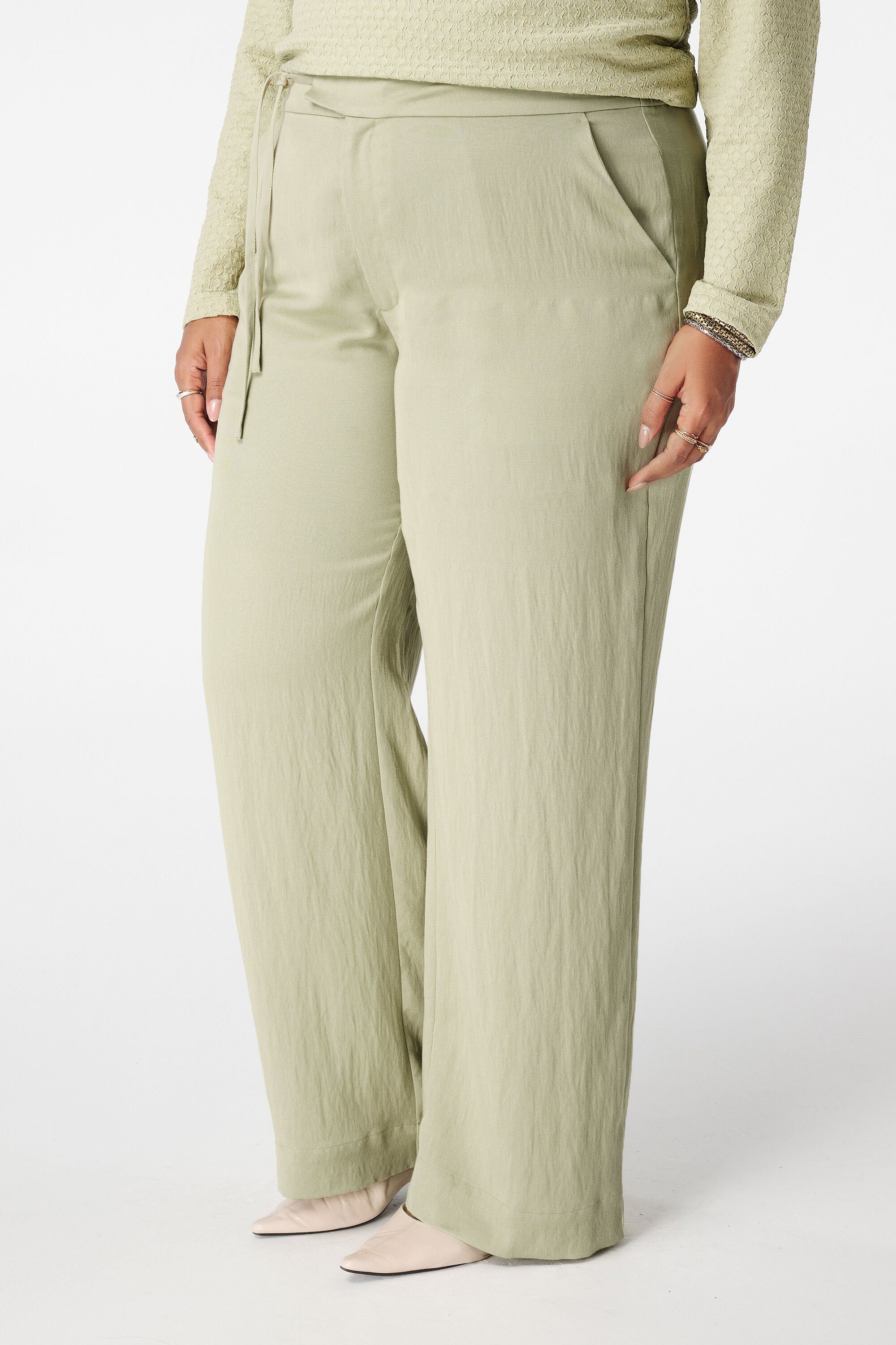 Wide-leg broek met overslag strikceintuur image number 5