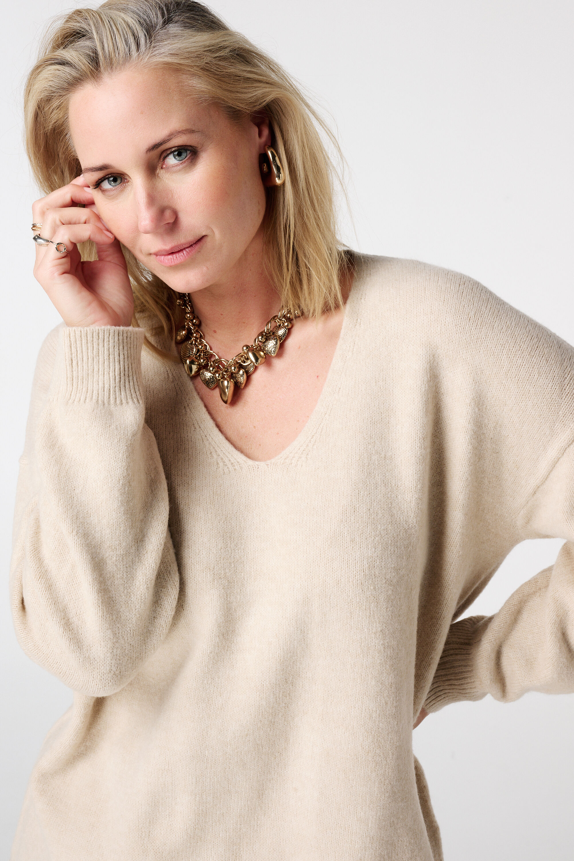 Trui met V-hals en kanten onderkant image number 4