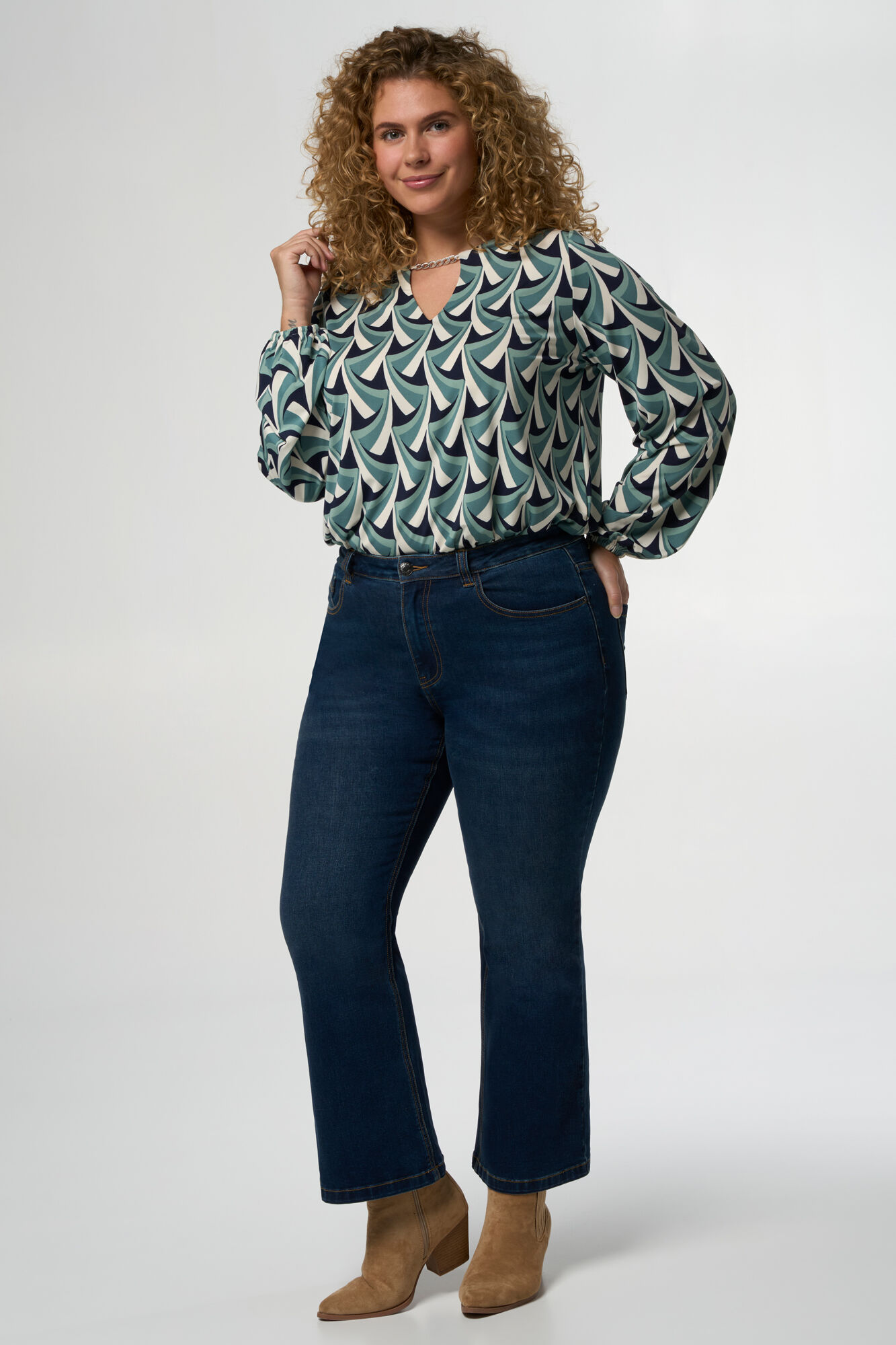 Flared jeans 28 inch image number 6