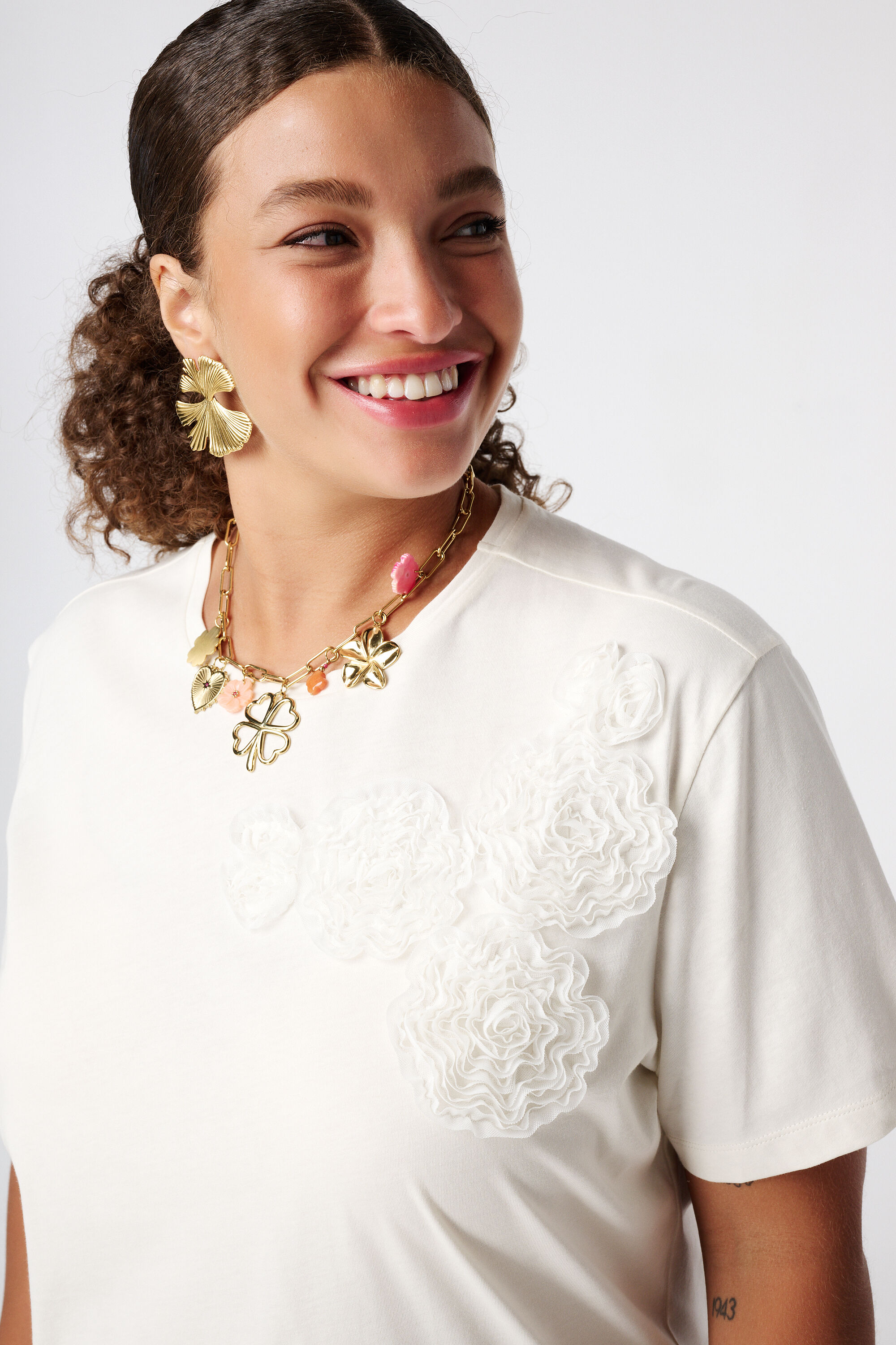 T-shirt met geborduurde opdruk image number 4