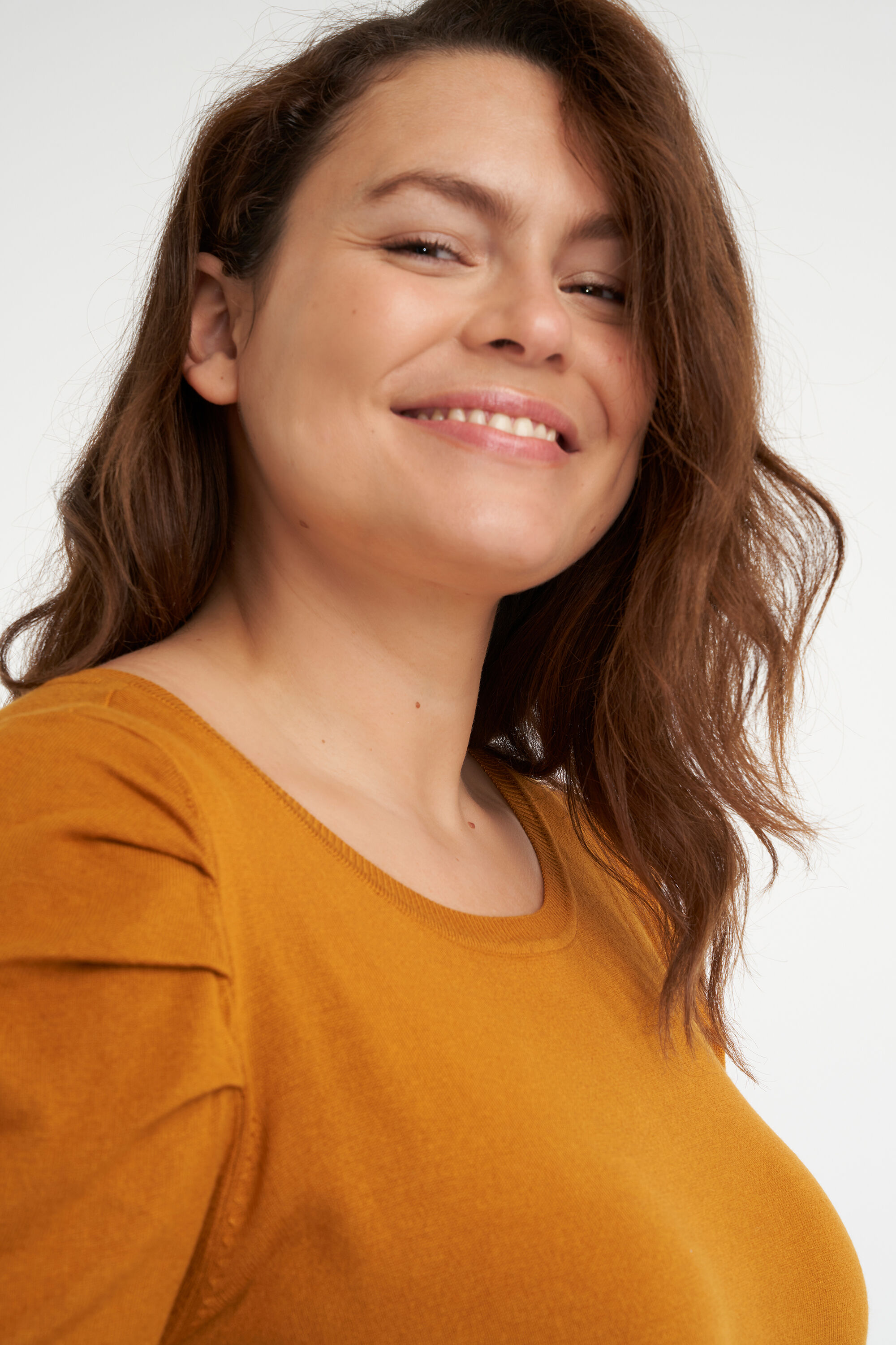 Fijngebreide trui met pofmouwen image number 5