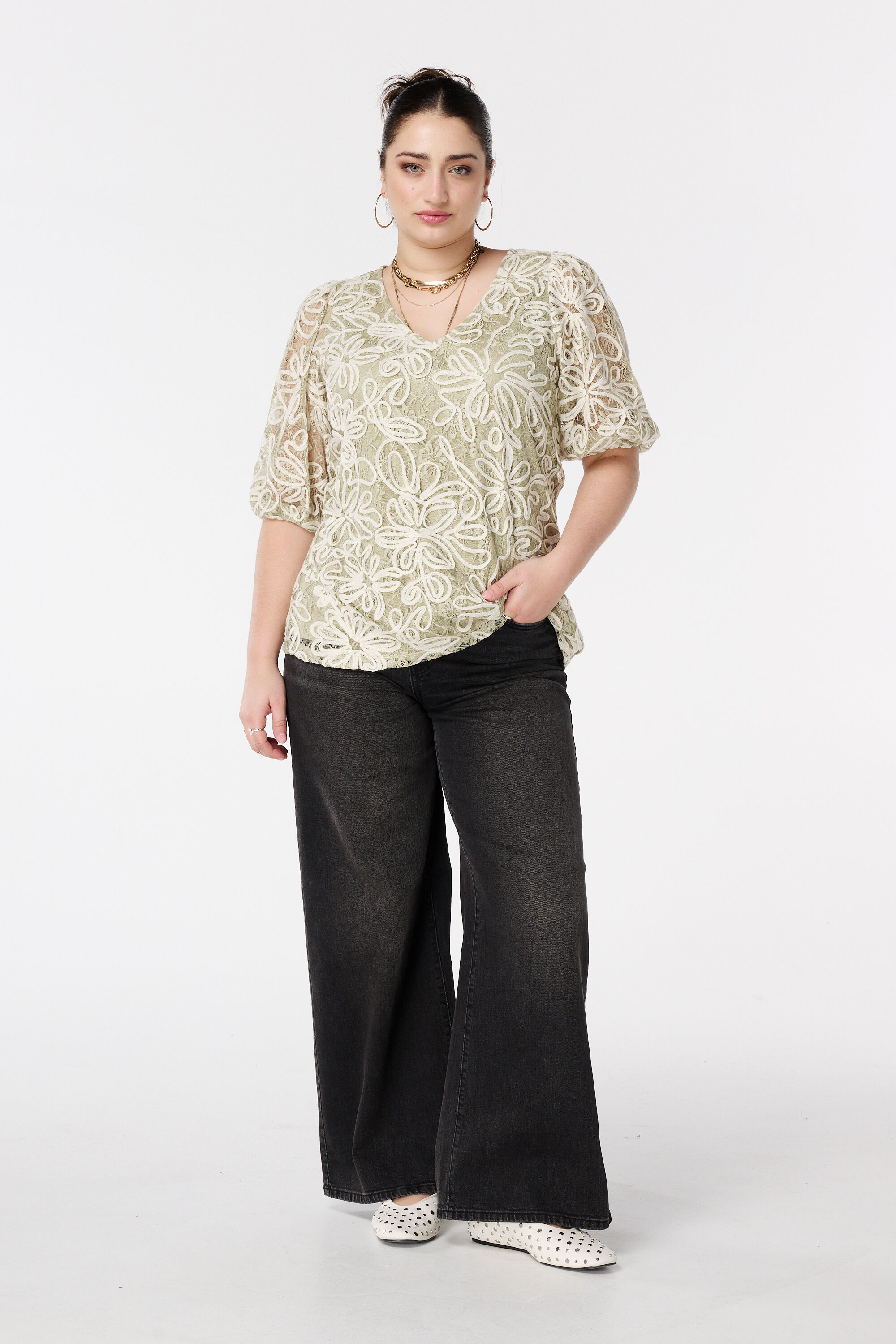 Top met embroidery  image number 5