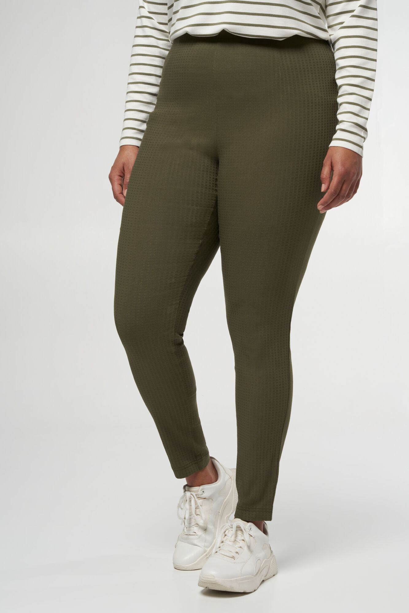 Tregging met structuur in de stof  image number 5