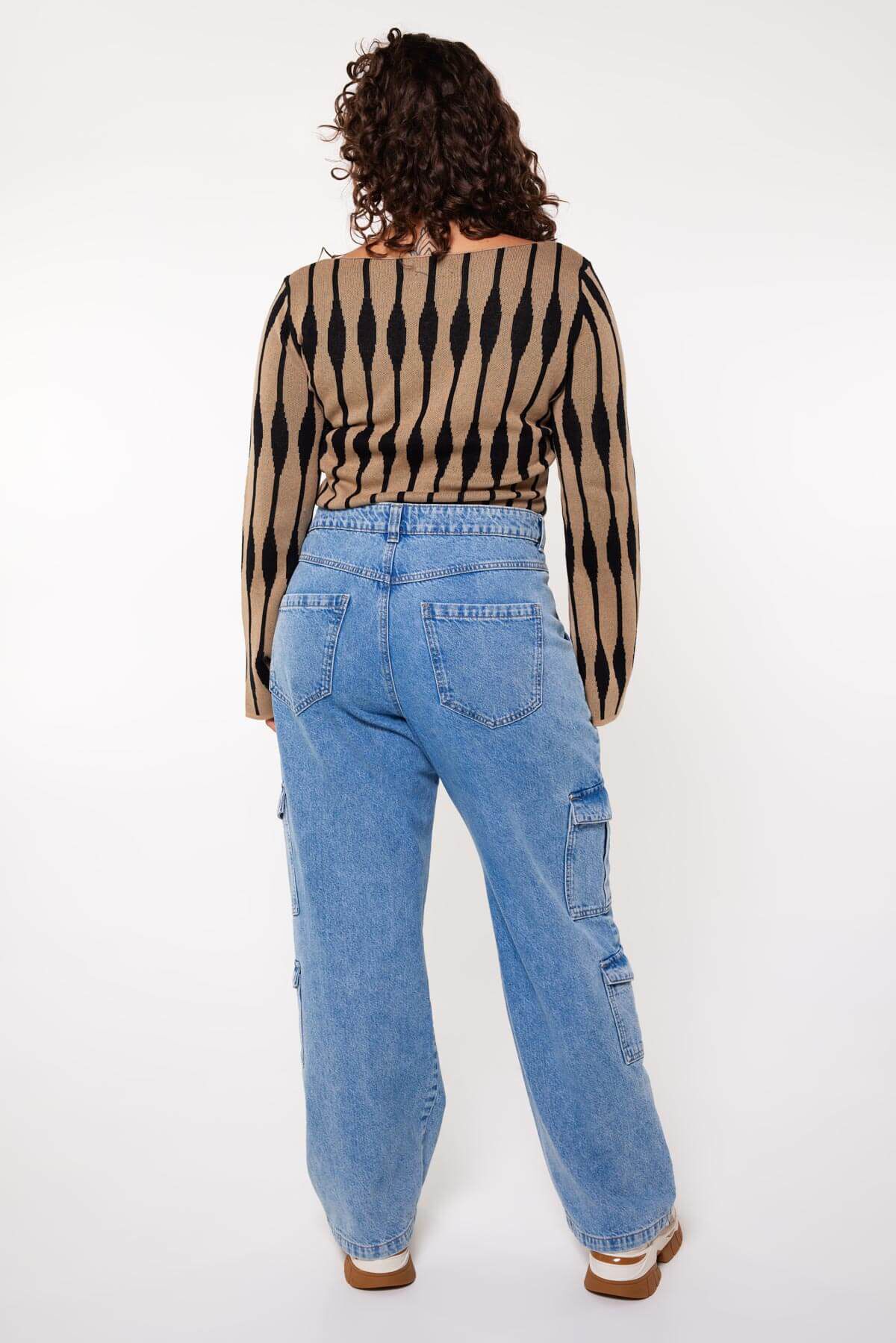 Denim cargo jeans image number 4